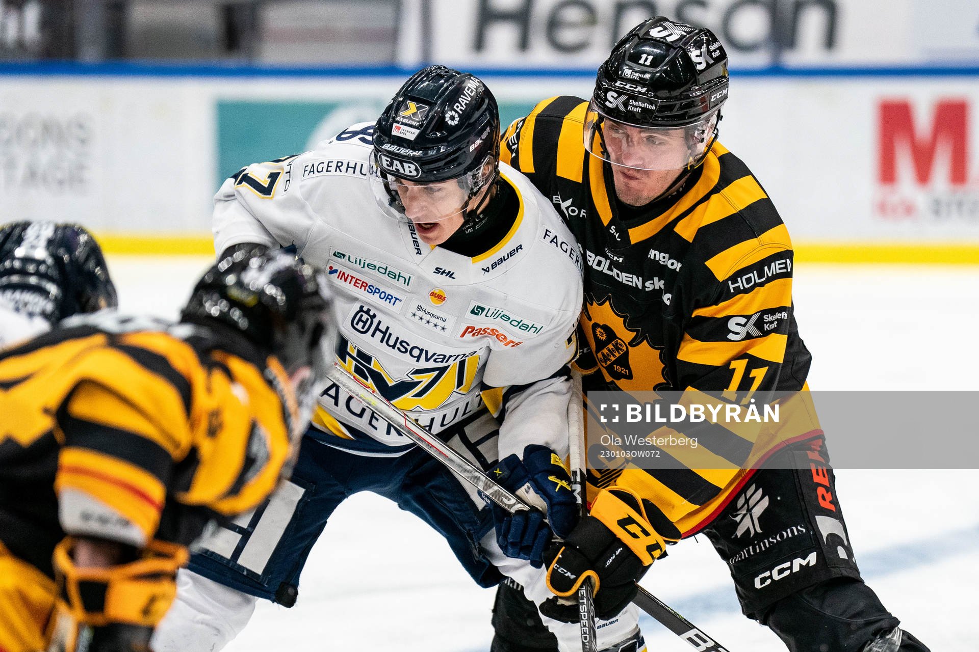 HV71s Herman Hansson och Skellefteås Max Lindholm