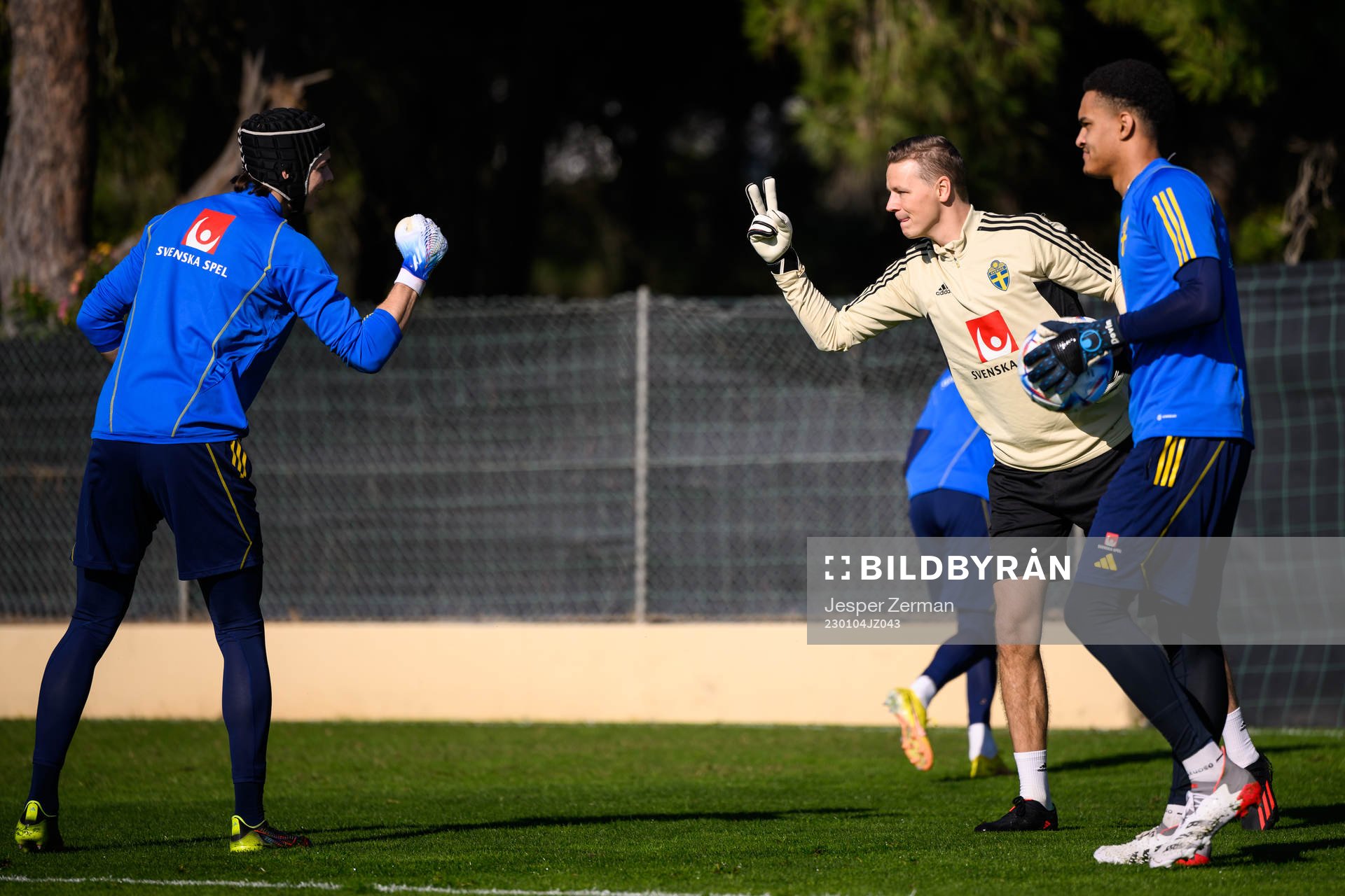 goalkeeper Jacob Widell Zetterström, goalkeeper coach Maths Elfvendal and goalkeeper Oliver Dovin of the Swedish men's football national team at a training session during the national team on January 4, 2023 in Almacil.