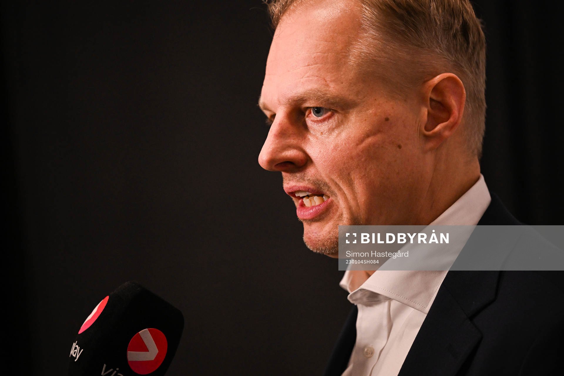 Head coach Magnus Hävelid of Sweden