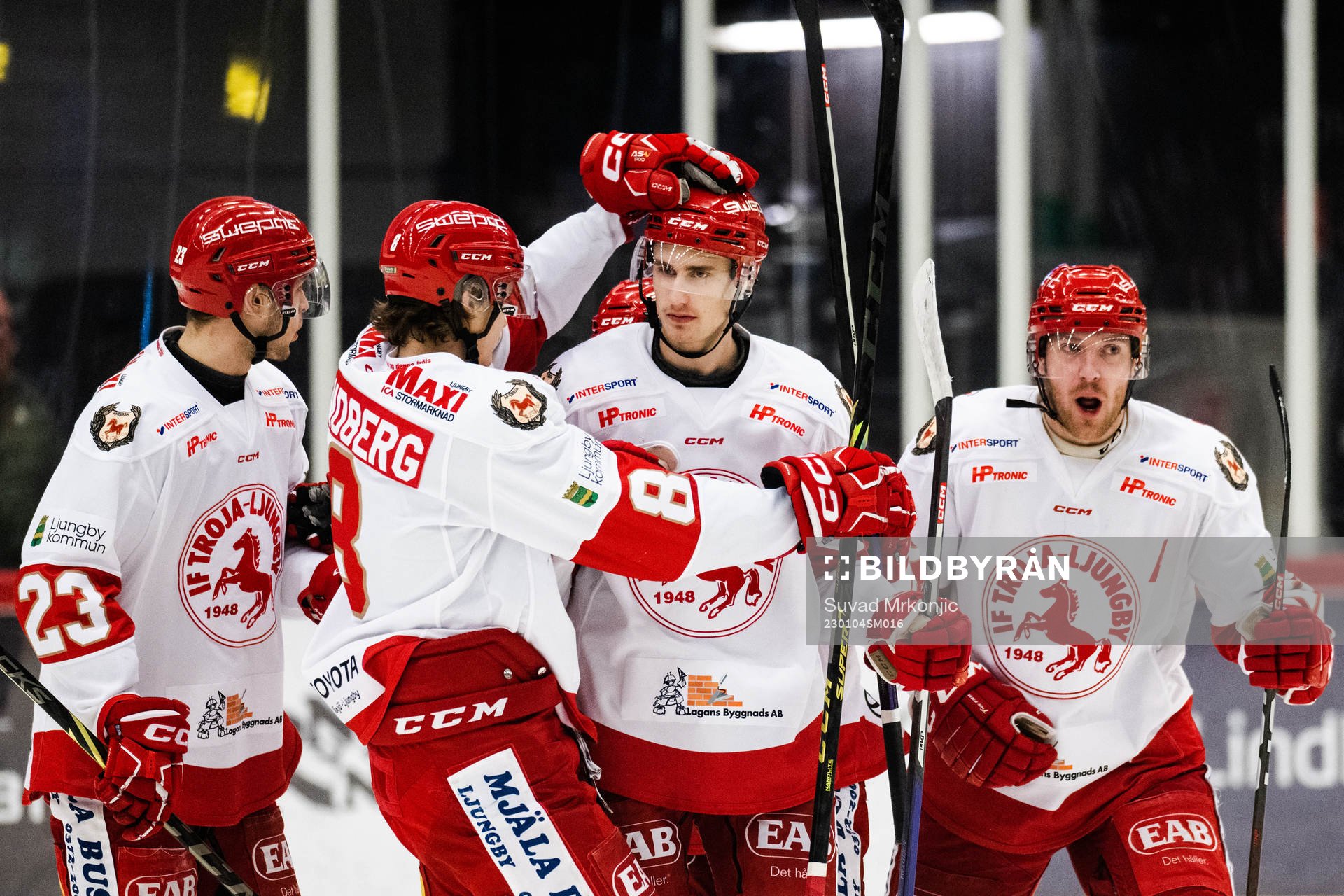 Troja/Ljungbys Emil Ekholm jublar med lagkamrater
