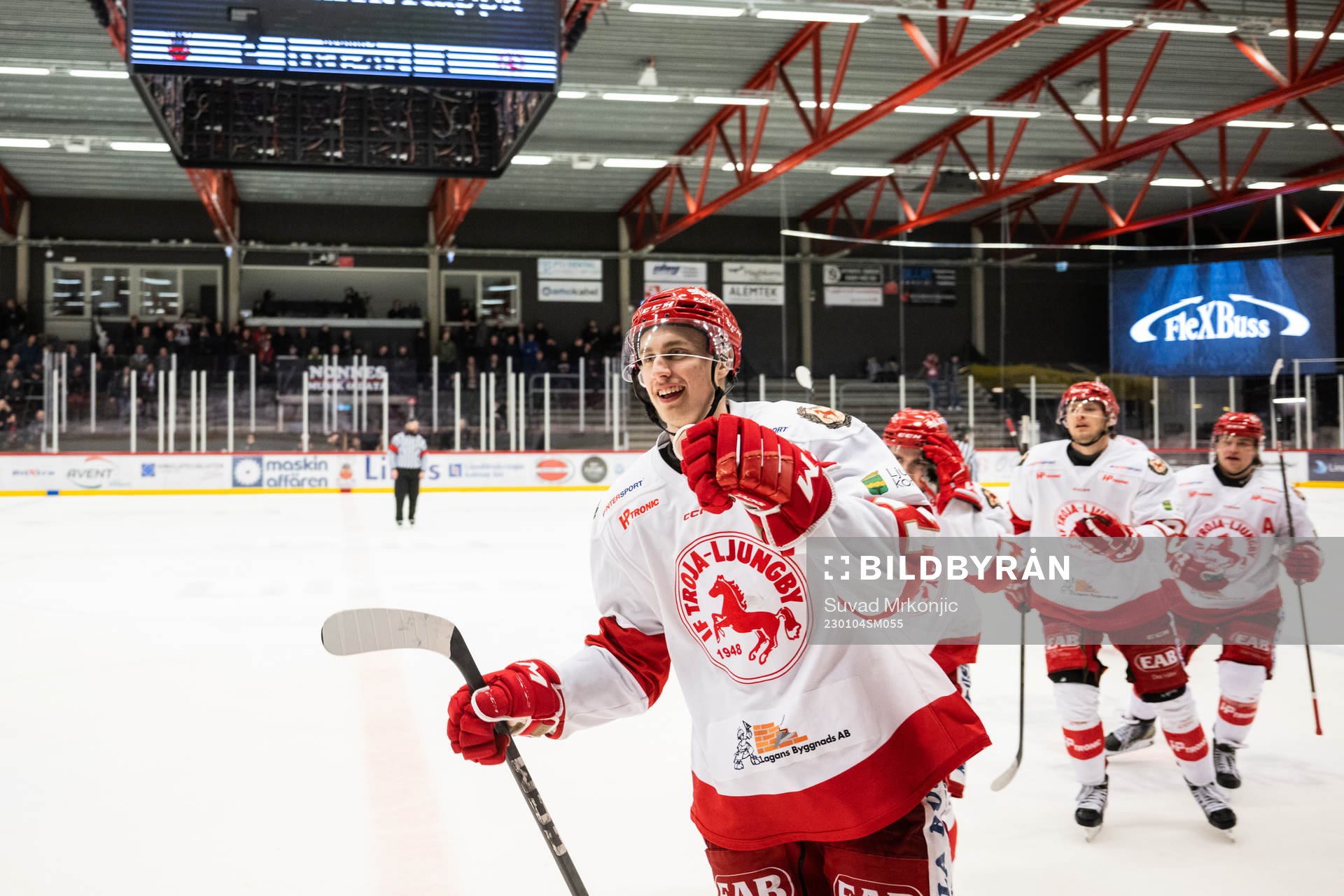 Trojas/Ljungbys Emil Ekholm jublar