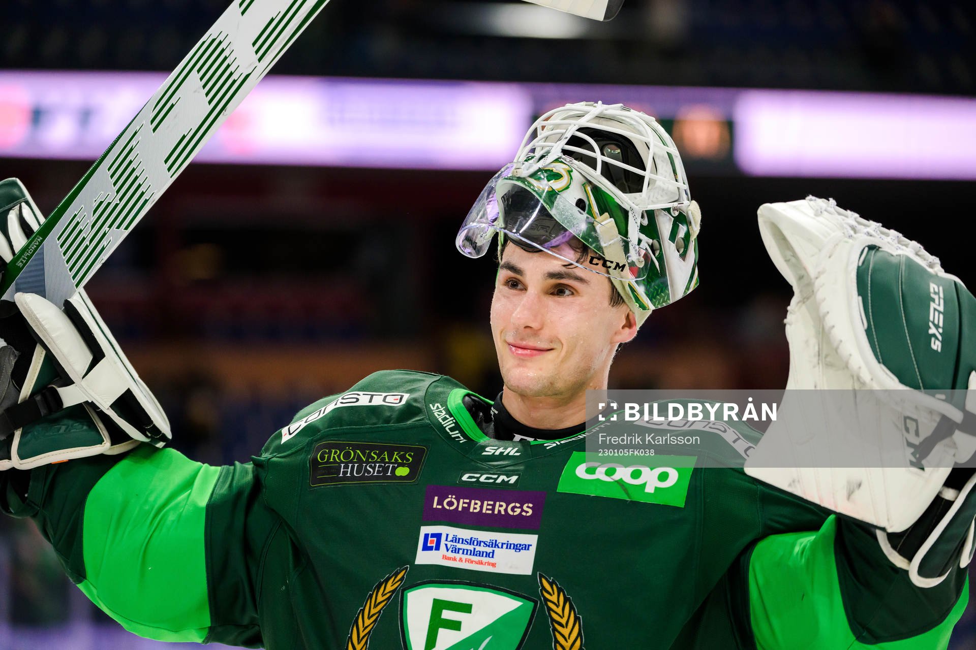 Färjestads målvakt Matthew Tomkins jublar