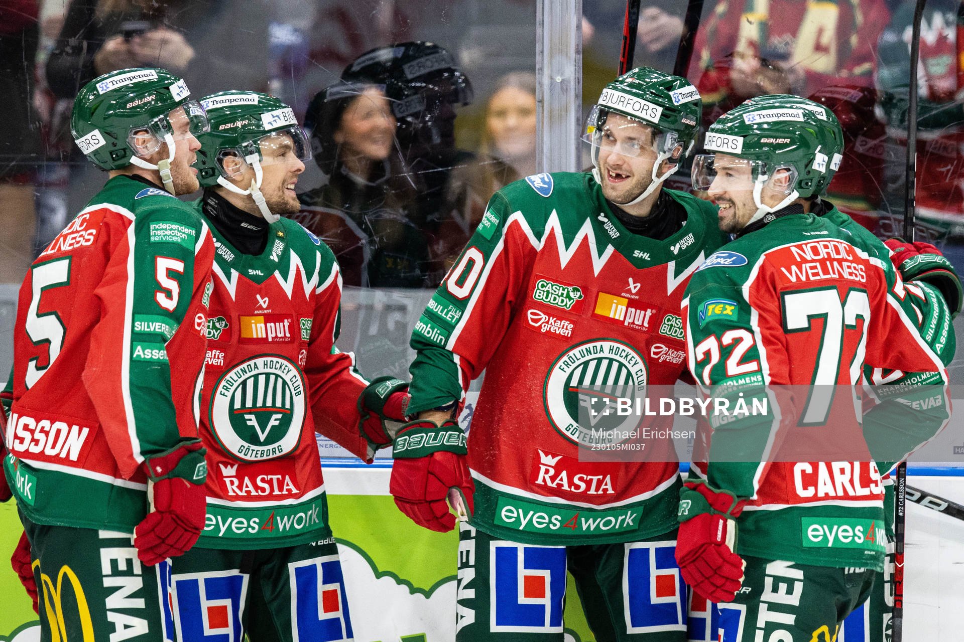 Frölundas Petteri Lindbohm jublar med lagkamrater