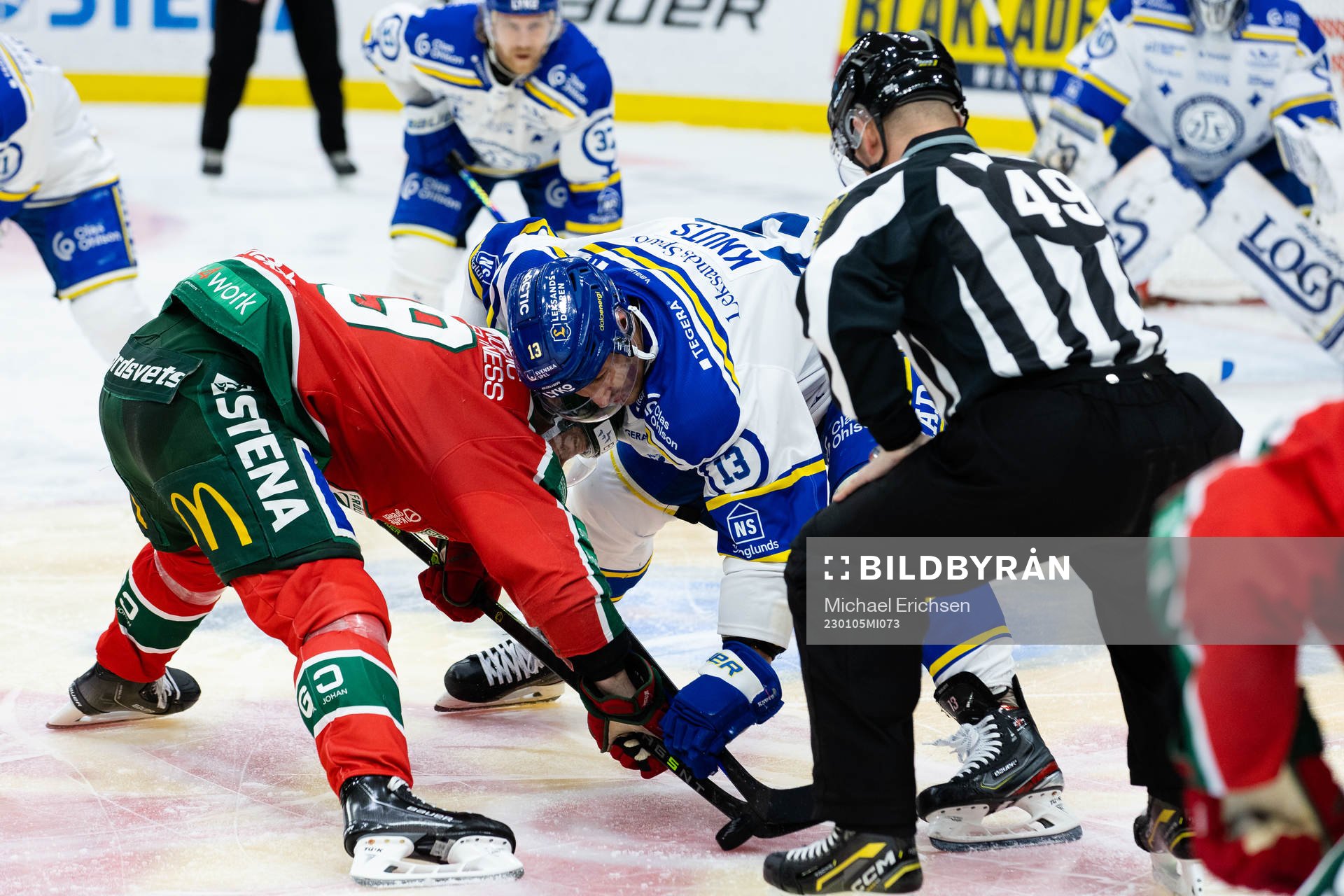 Frölundas Jan Mursak tekar mot Leksands Jon Knuts