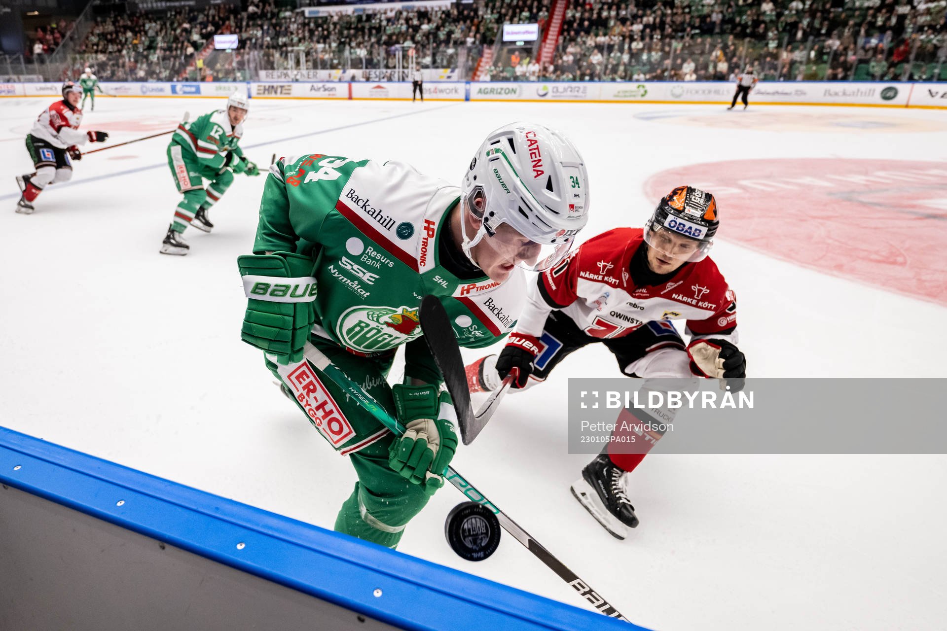Rögles Adam Edström och Örebros Kristian Näkyvä i en