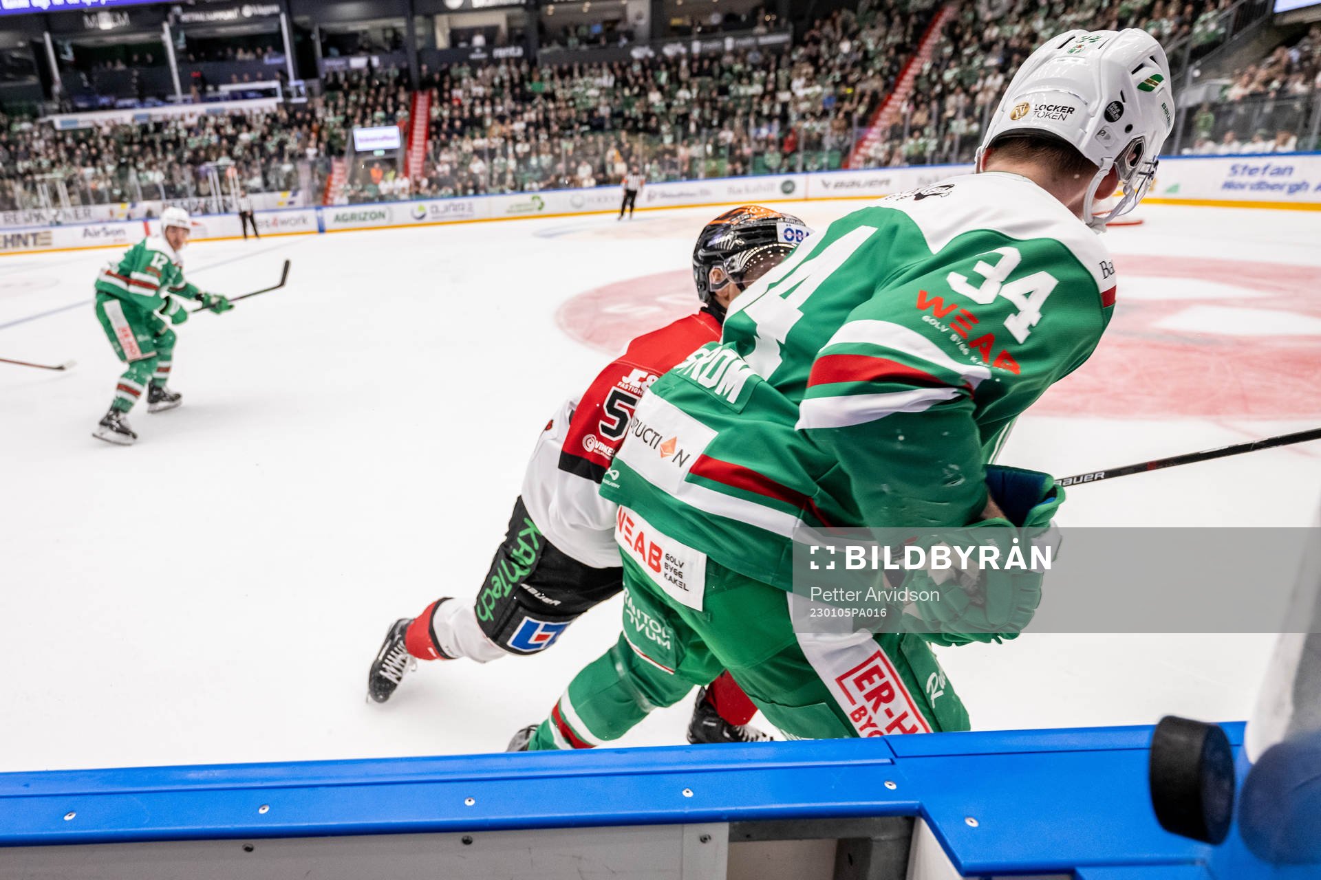 Rögles Adam Edström och Örebros Kristian Näkyvä i en