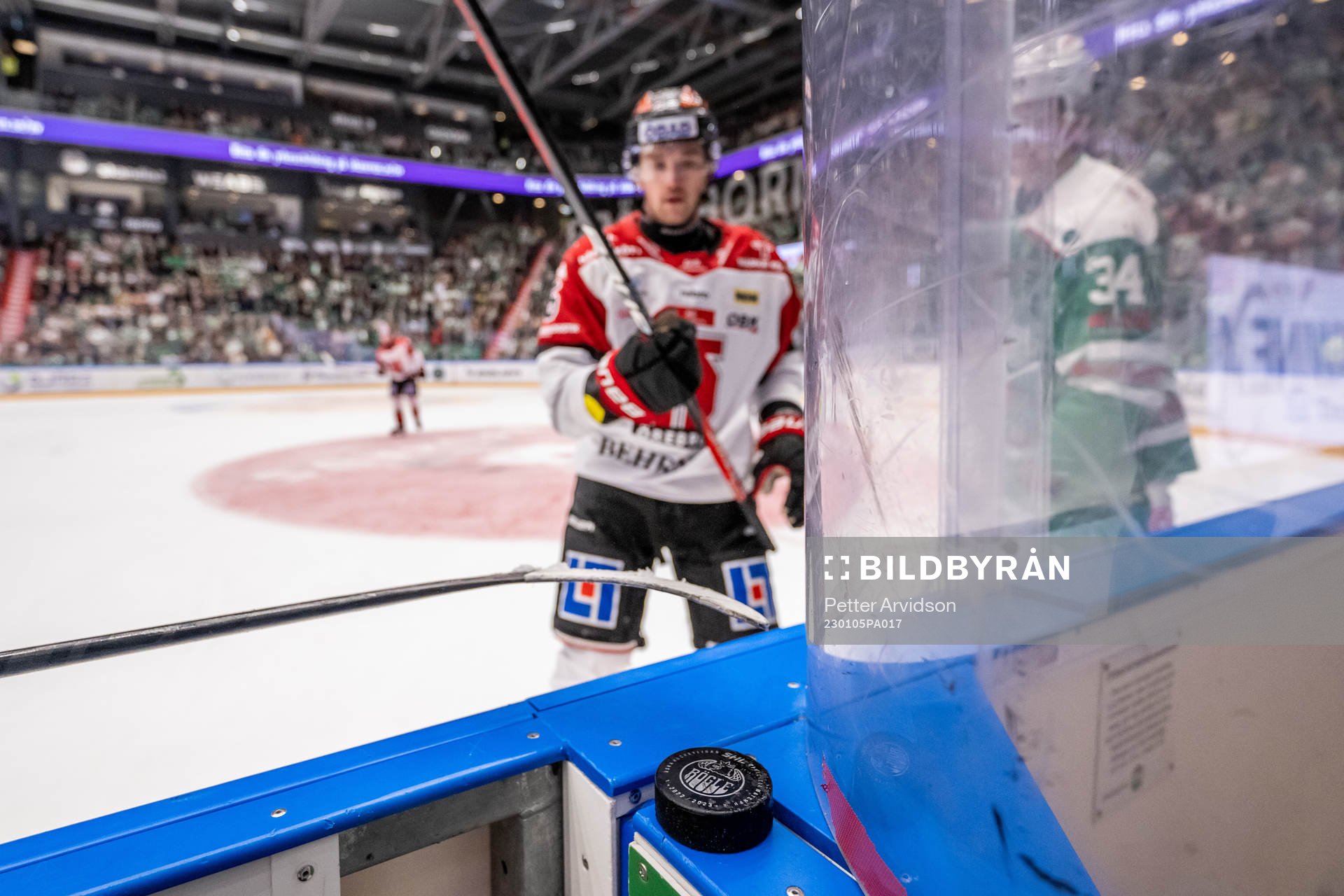 Rögles Adam Edström och Örebros Kristian Näkyvä i en