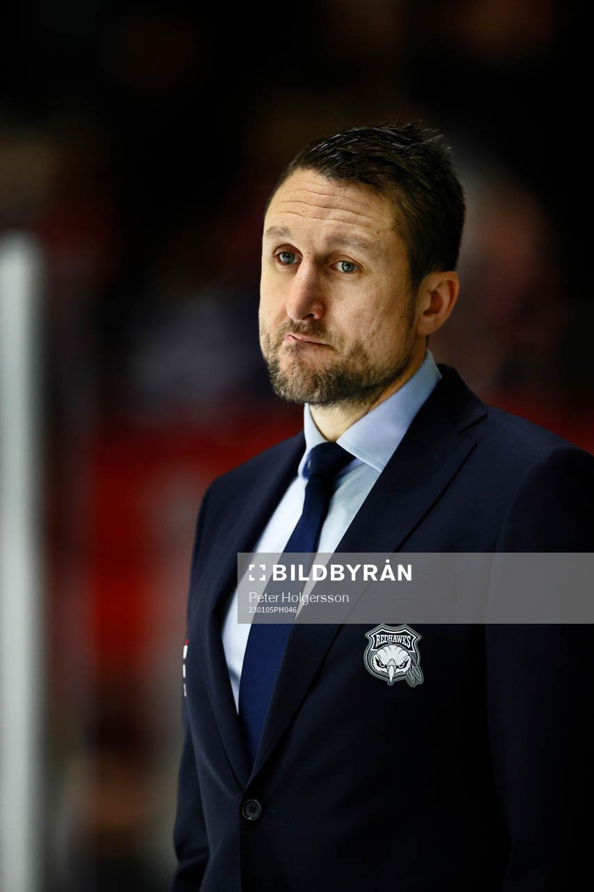 Malmö Redhawks tränare Tomas Kollar deppar