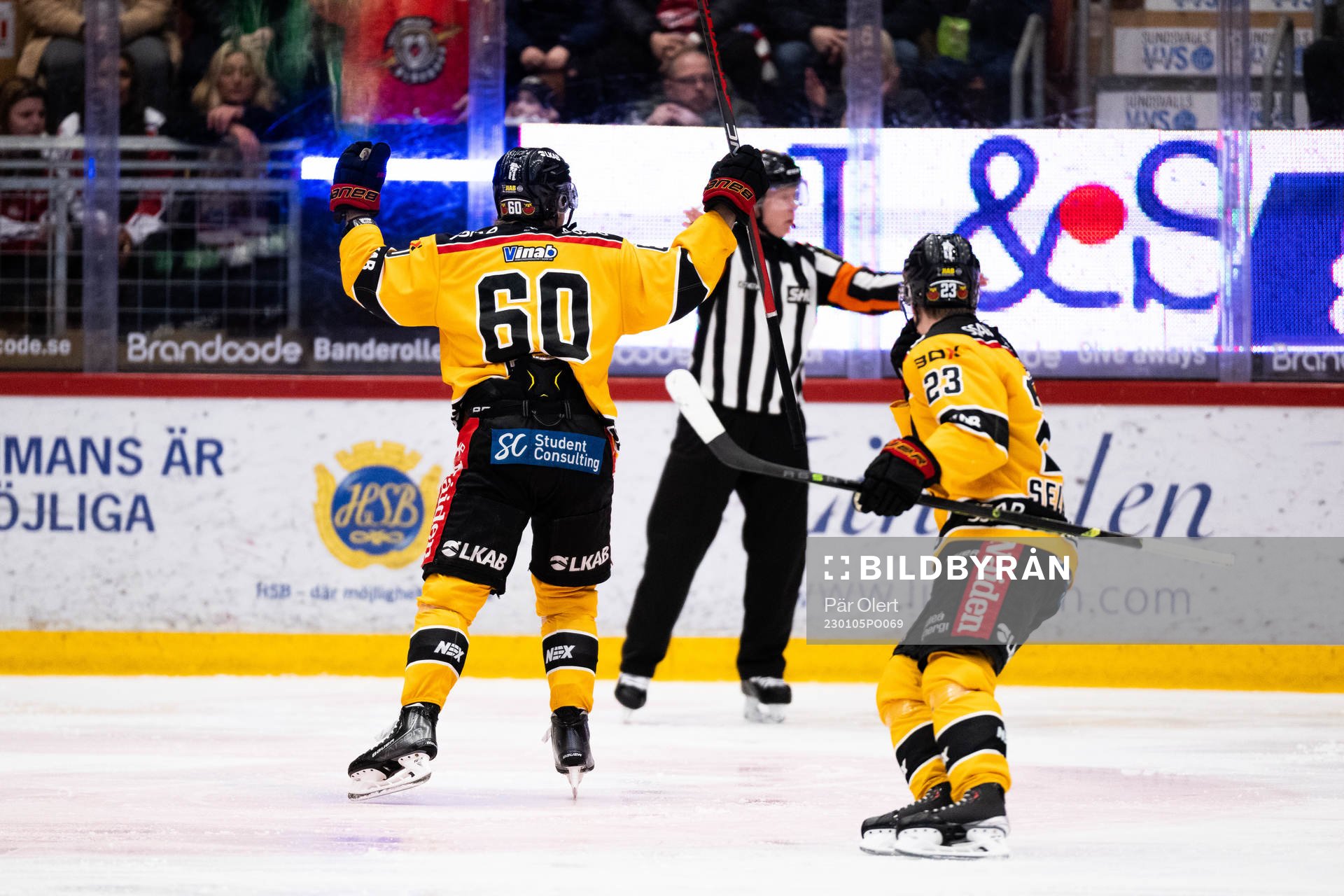 Luleås Julius Honka jublar