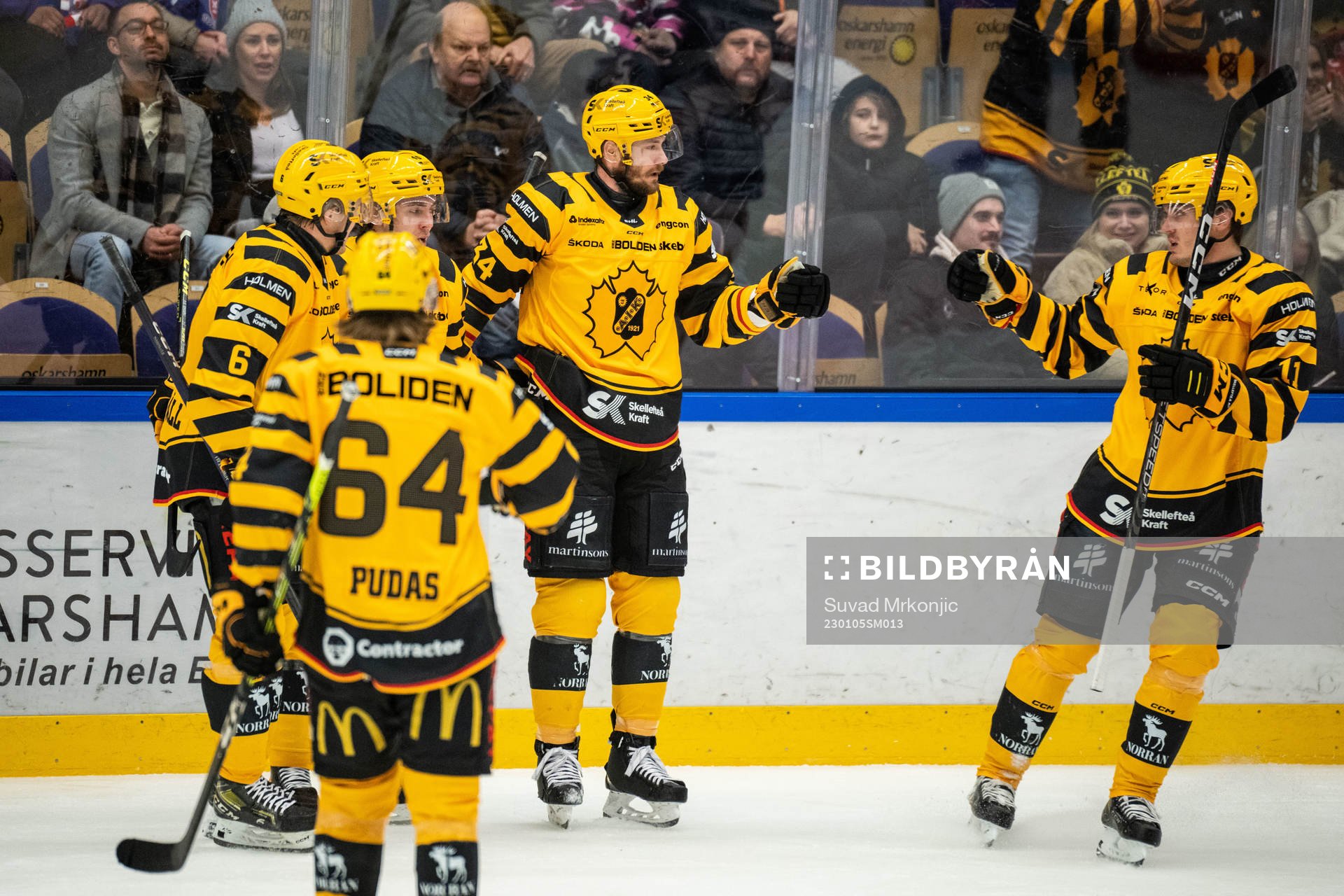 Skellefteås Tom Kühnhackl jublar med lagkamrater
