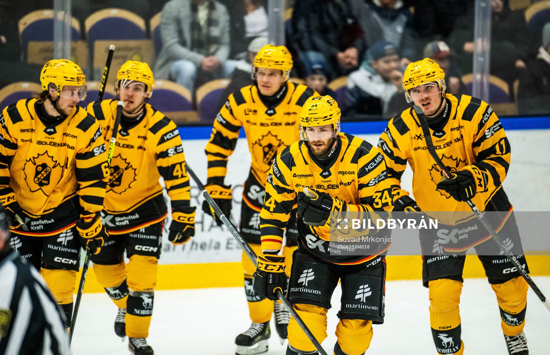 Skellefteås Tom Kühnhackl jublar med lagkamrater