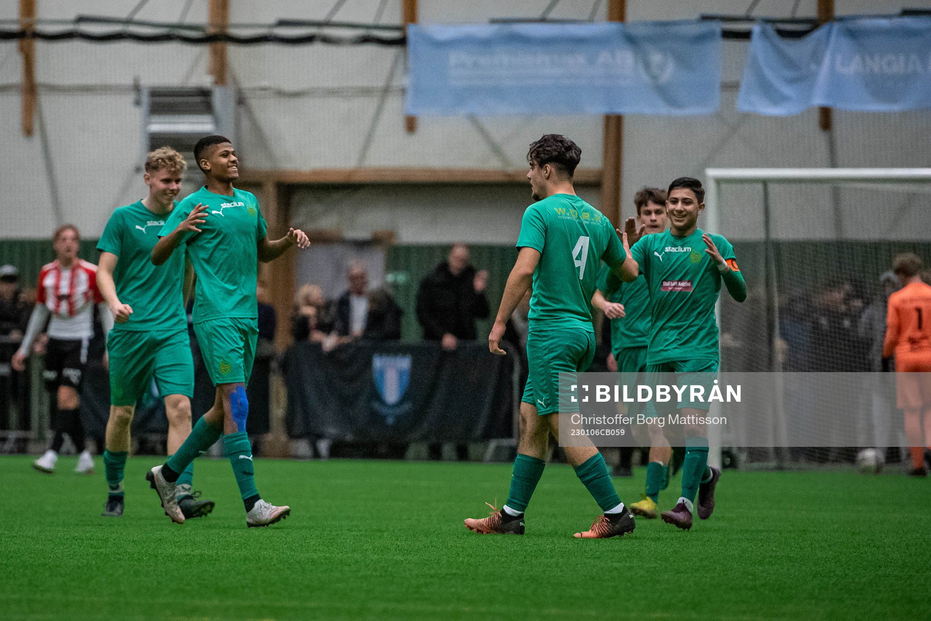 BK Olympic P16s spelare jublar