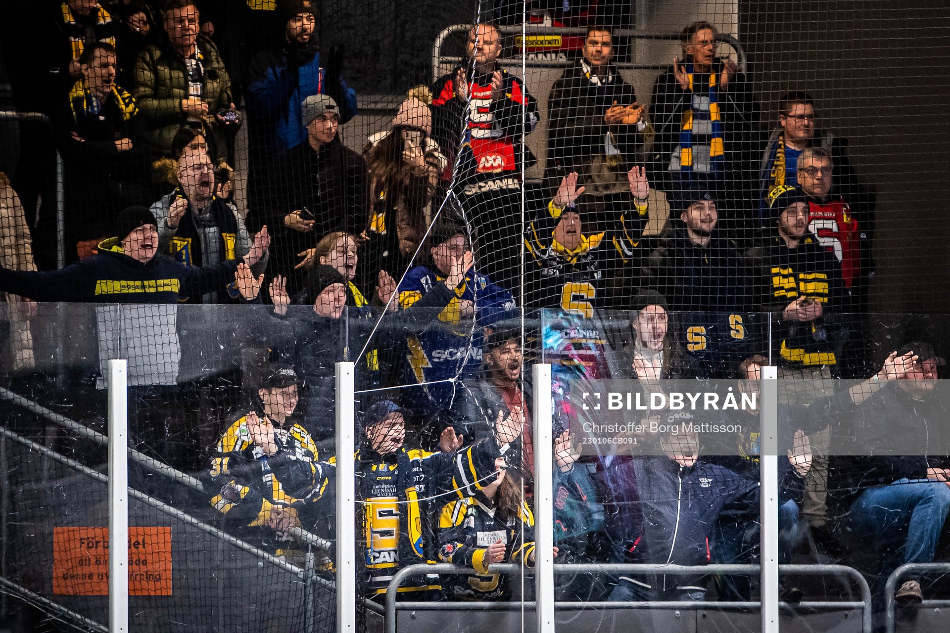 Södertäljes supportrar jublar