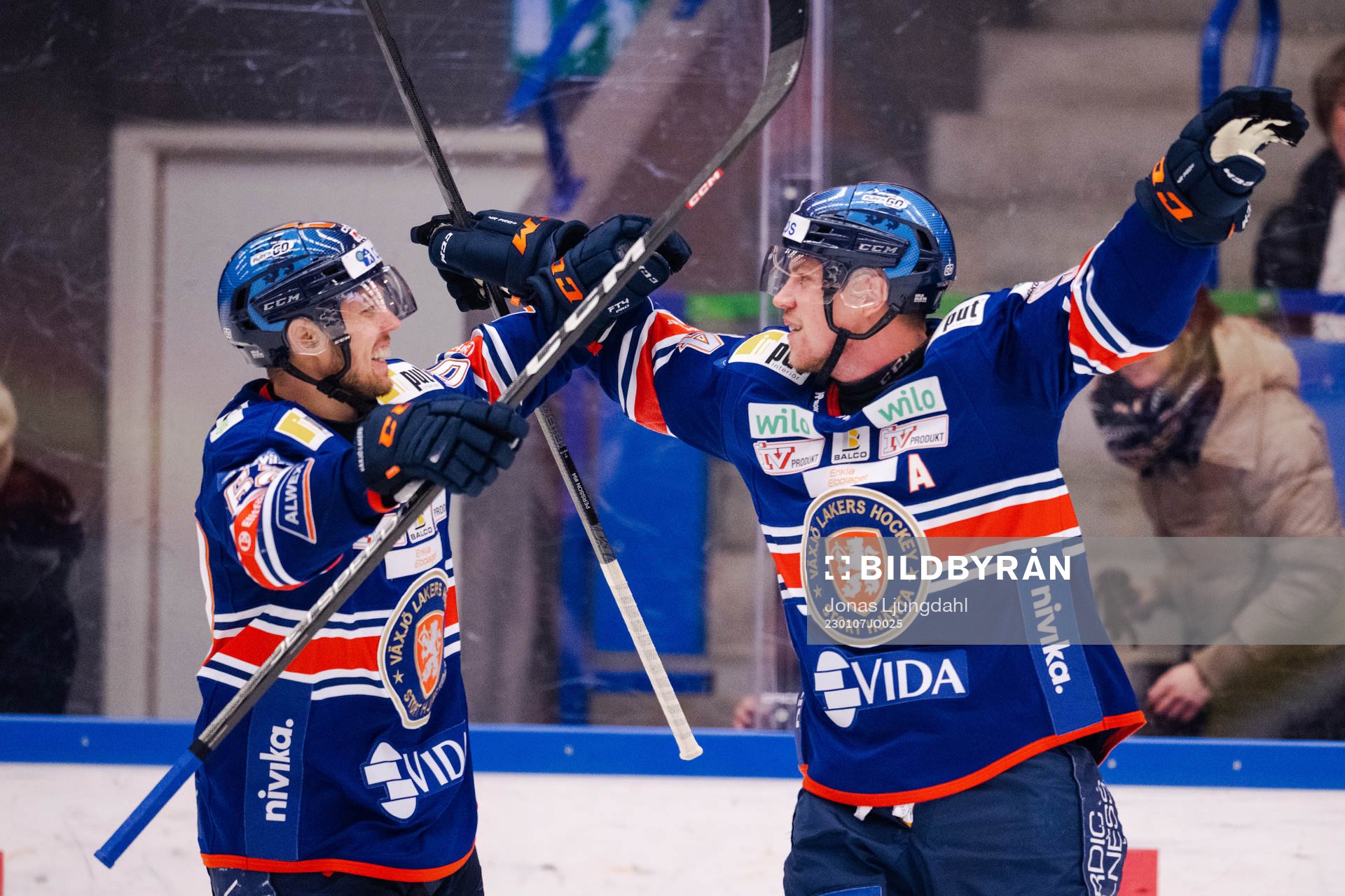 Växjös Manuel Ågren och Joel Persson jublar