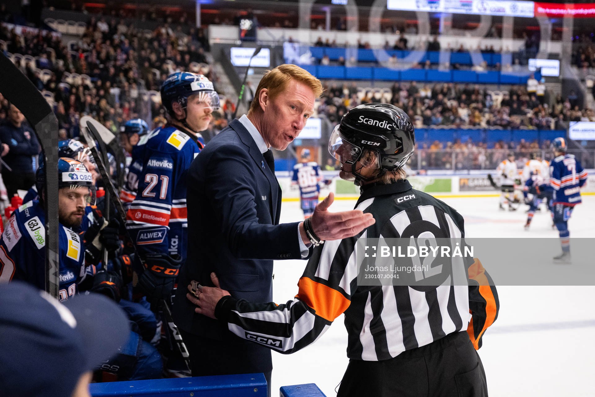 Växjös tränare Jörgen Jönsson och Domare Mikael