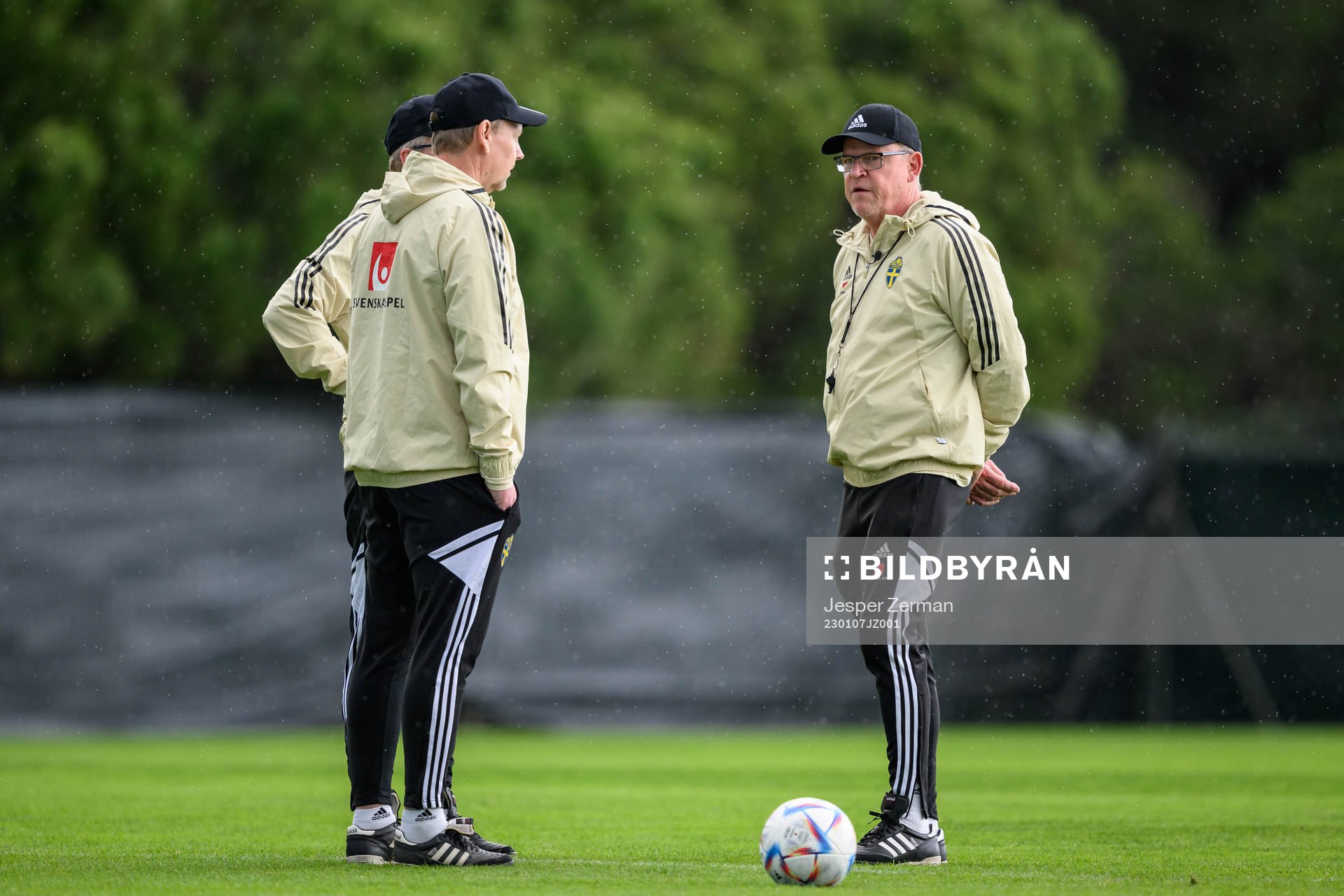 assistant coach Peter Wettergen and head coach Janne
