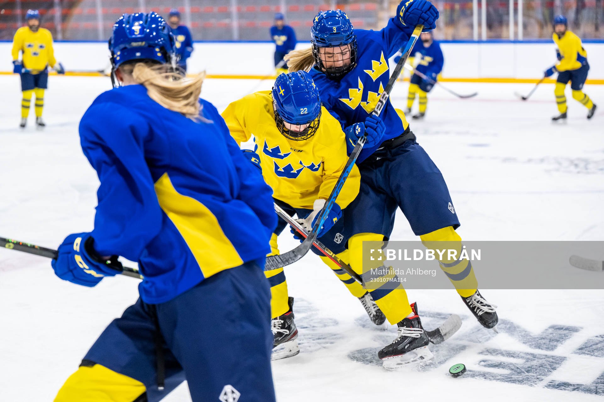 Sara Lindqvist and Mira Jungåker of Sweden at a practice