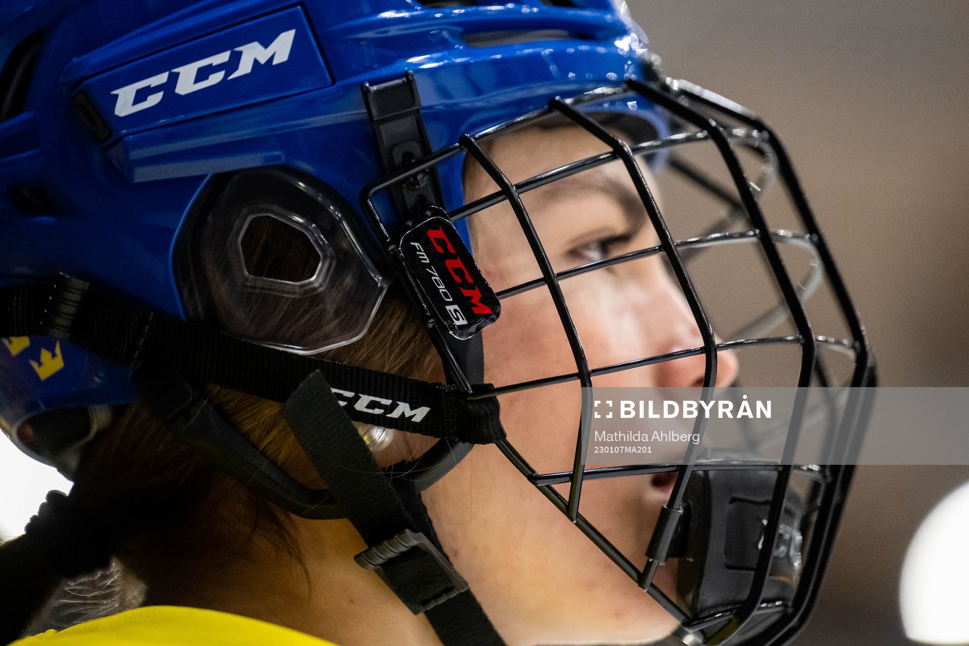 A player of Sweden with a helmet at a practice session