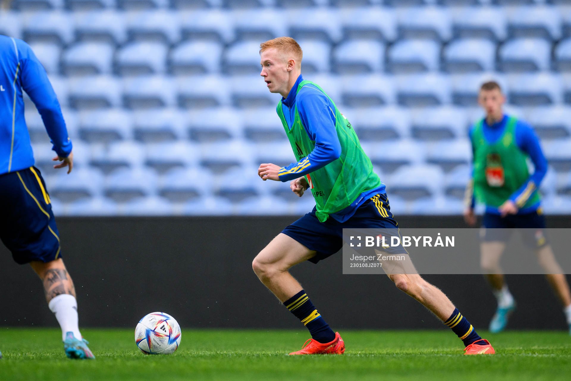 Hugo Larsson of the Swedish men's football national team at a training session on January 8, 2023 in Faro. 
