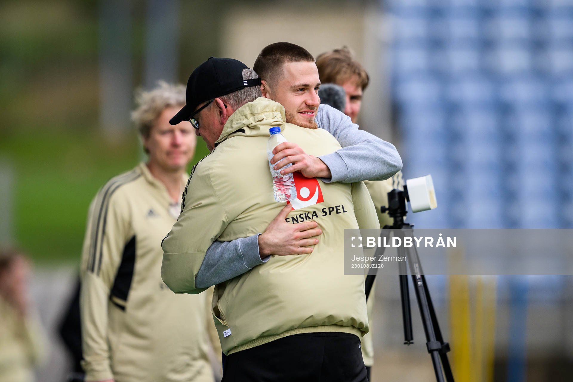 Mattias Svanberg and head coach Janne Andersson of the