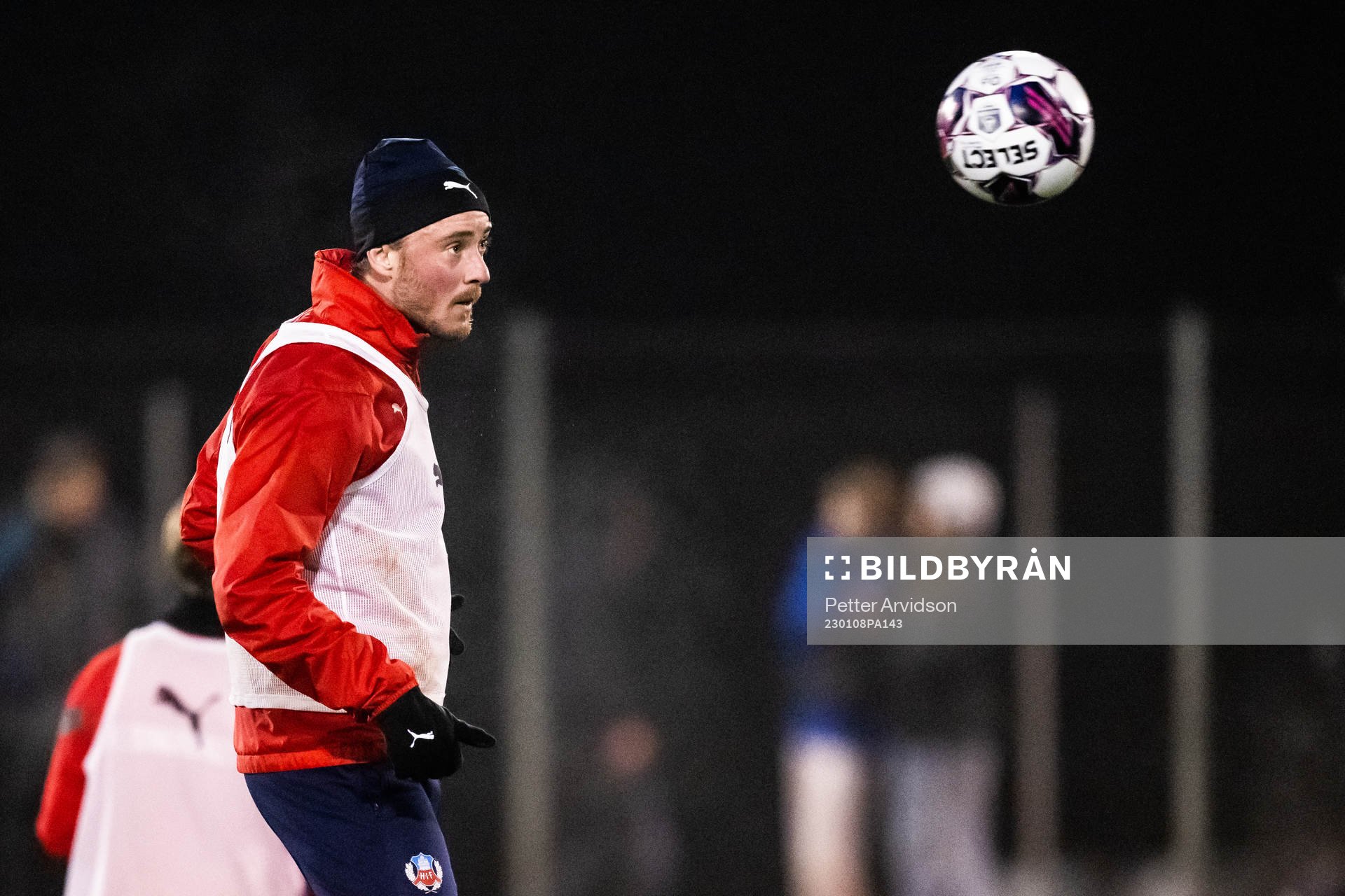 Rasmus Jönsson under en gemensam fotbollsträning med Helsingborgs herr och damlag den 8 januari 2023 i Helsingborg. 