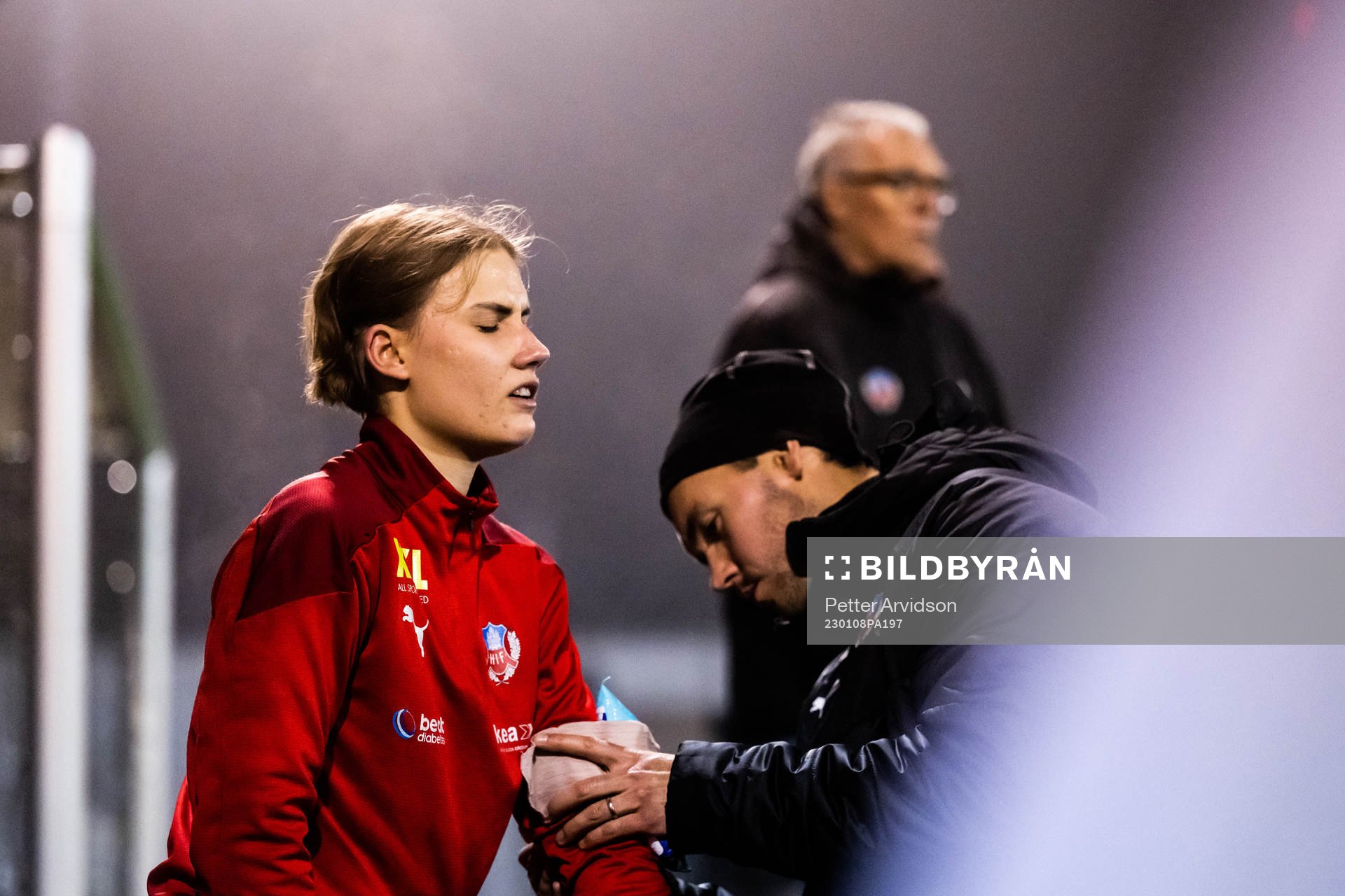 Målvakt Amanda Bäckström har ont