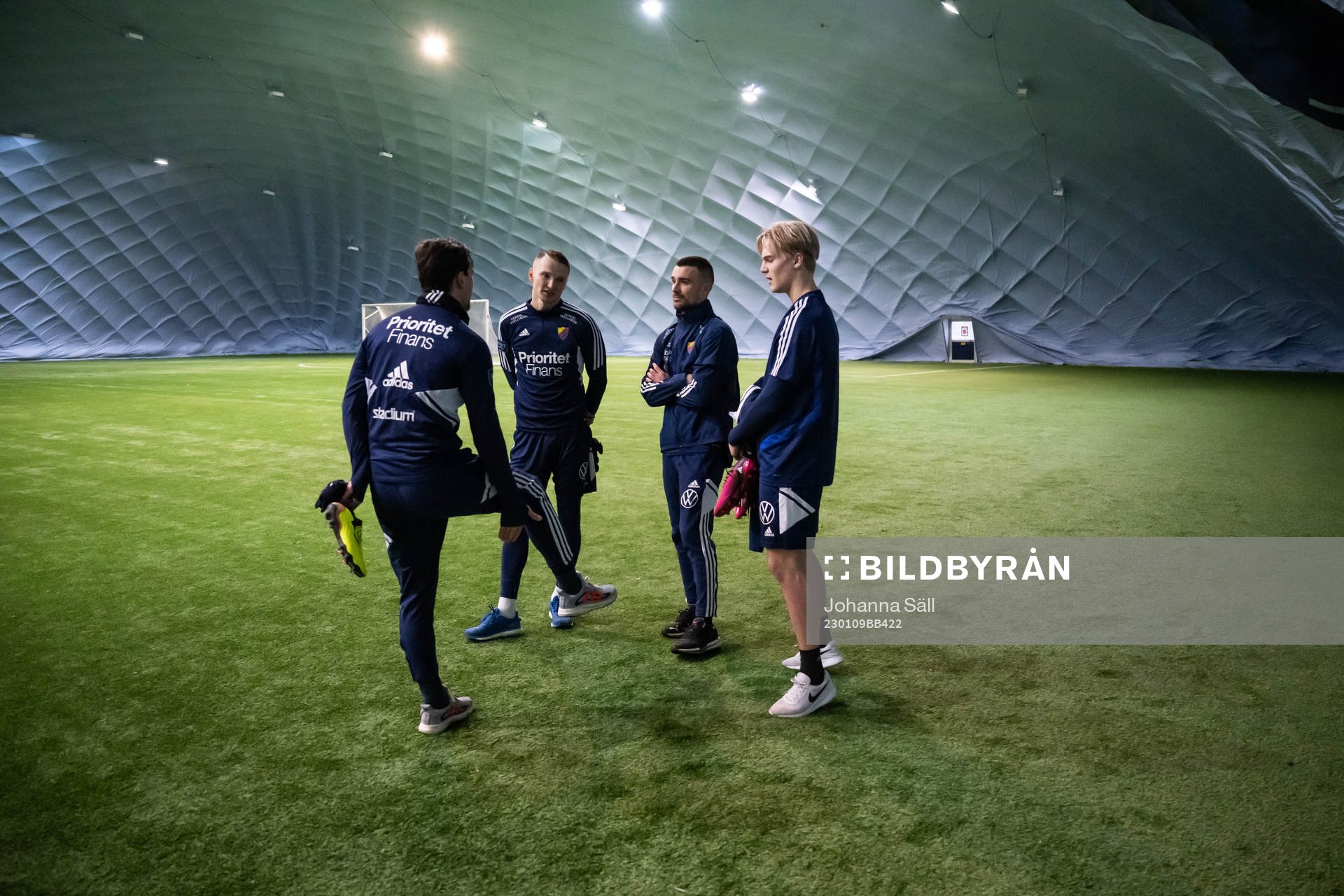 Gustav Wikheim, Piotr Johansson, Carlos Moros Gracia och Lucas Bergvall efter en träning med Djurgården den 9 januari 2023 i Stockholm. 