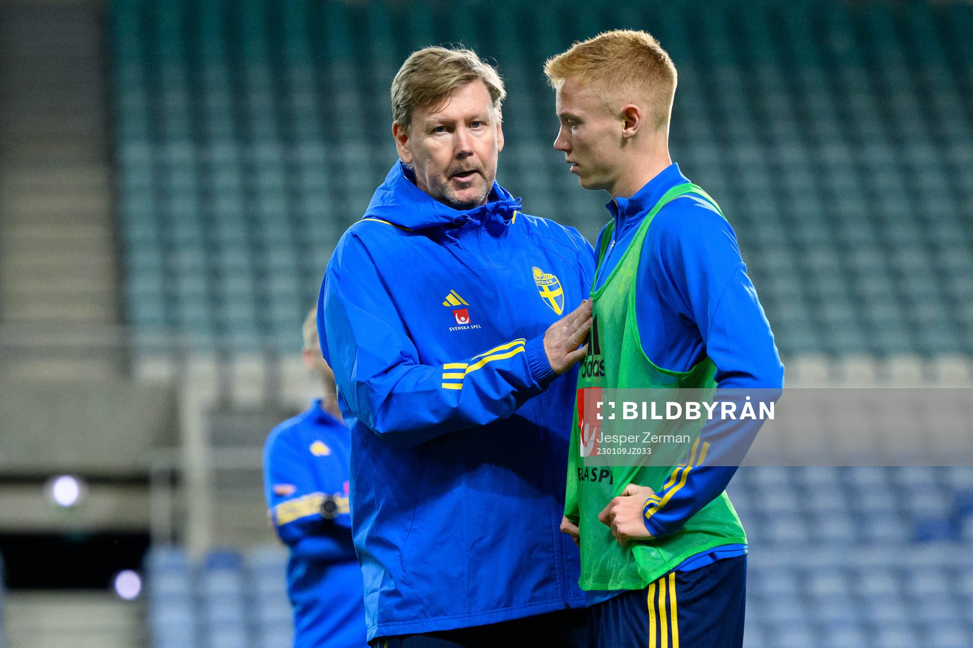 Assistant coach Peter Wettergren and Hugo Larsson