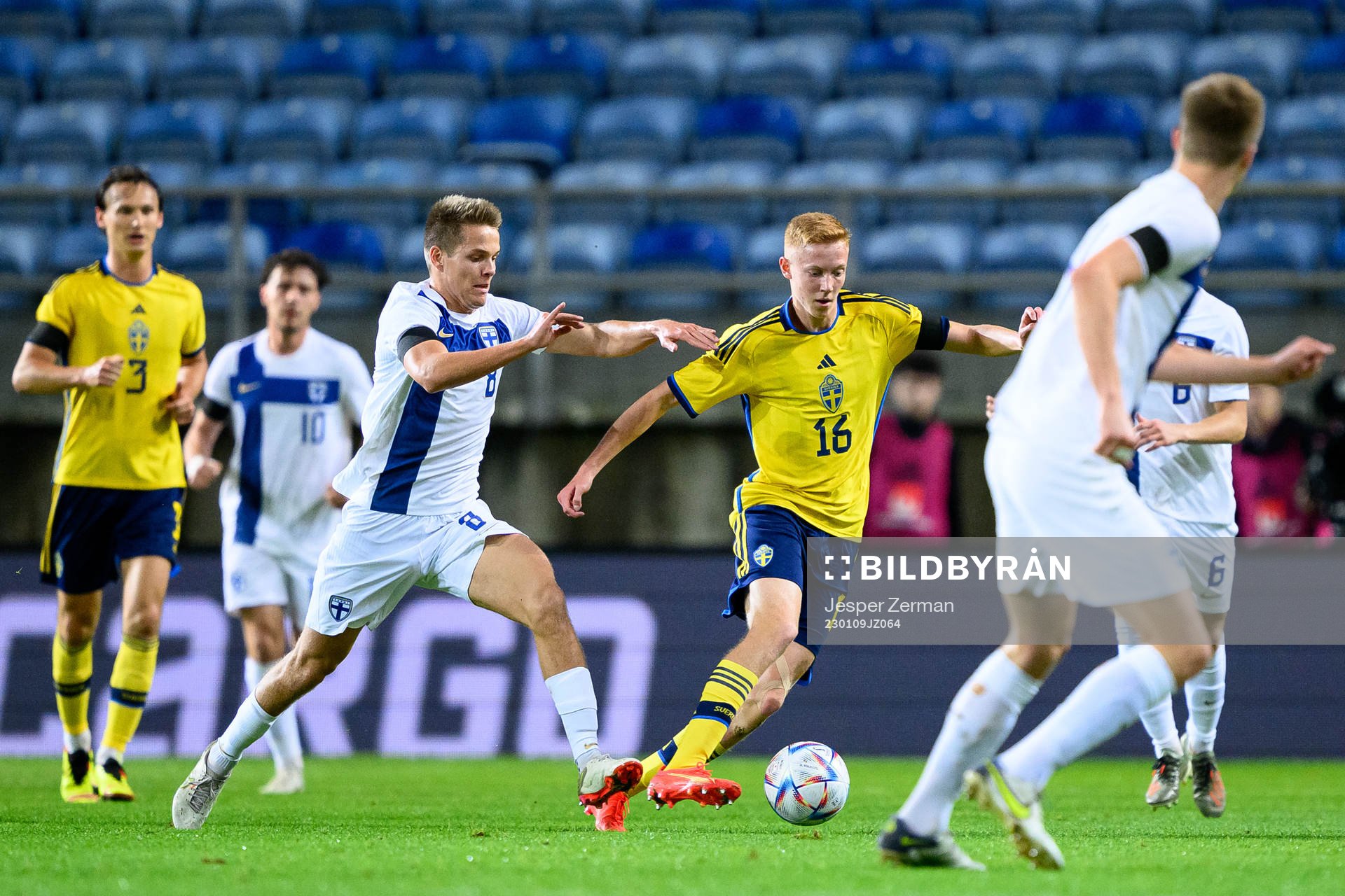 Niilo Mäenpää of Finland and Hugo Larsson of Sweden