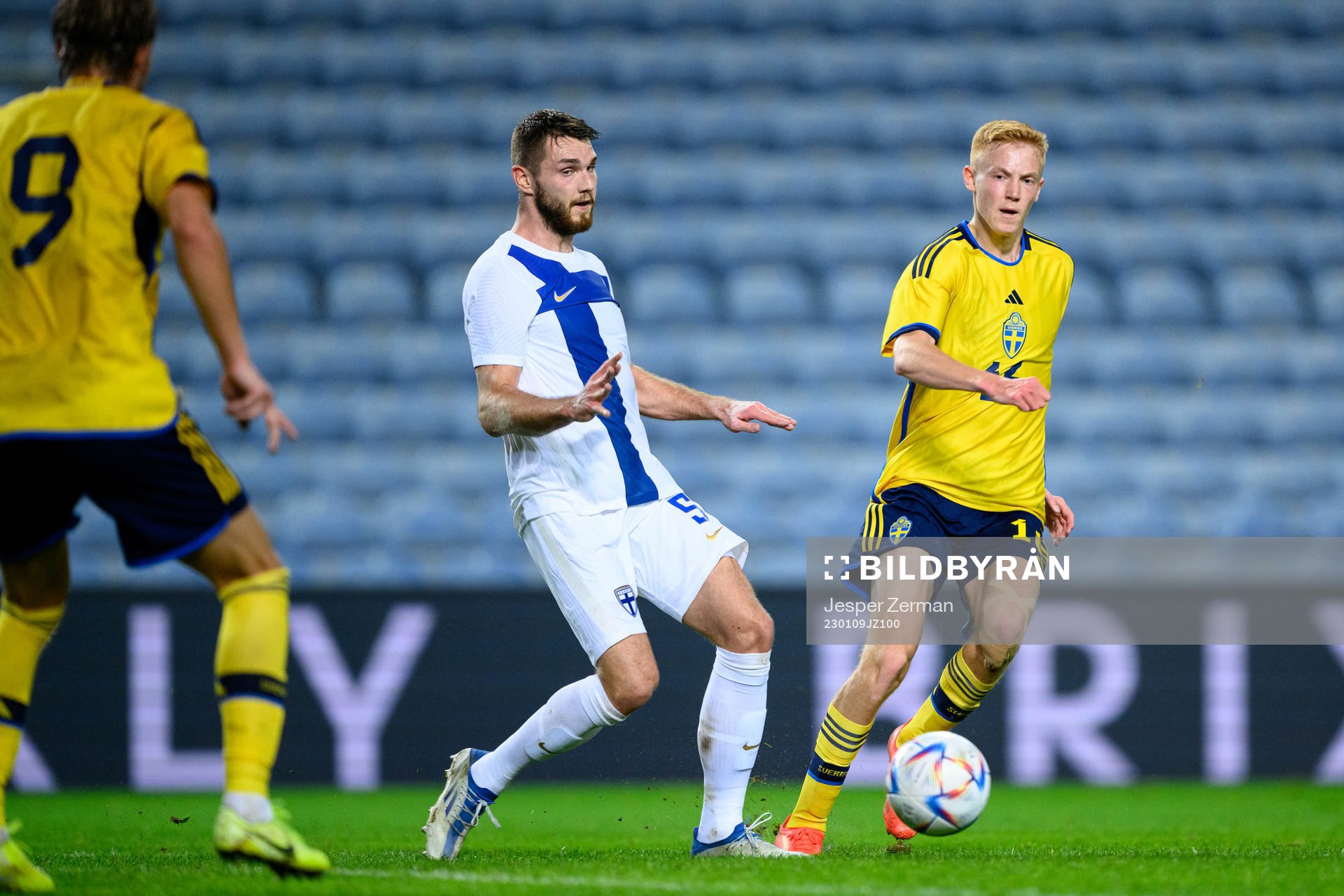 Arttu Hoskonen of Finland and Hugo Larsson of Sweden