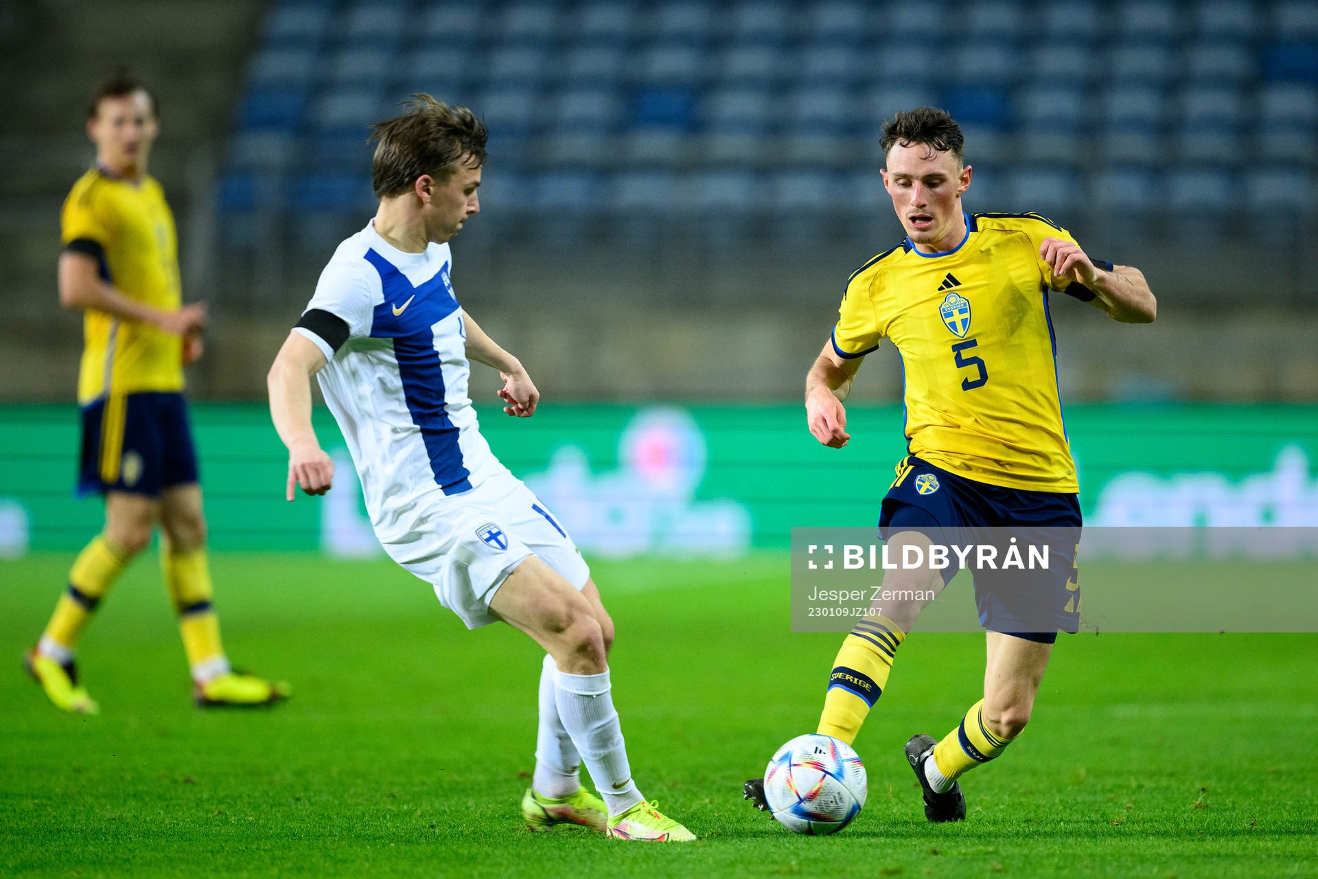 Lucas Lingman of Finland and Noah Persson of Sweden