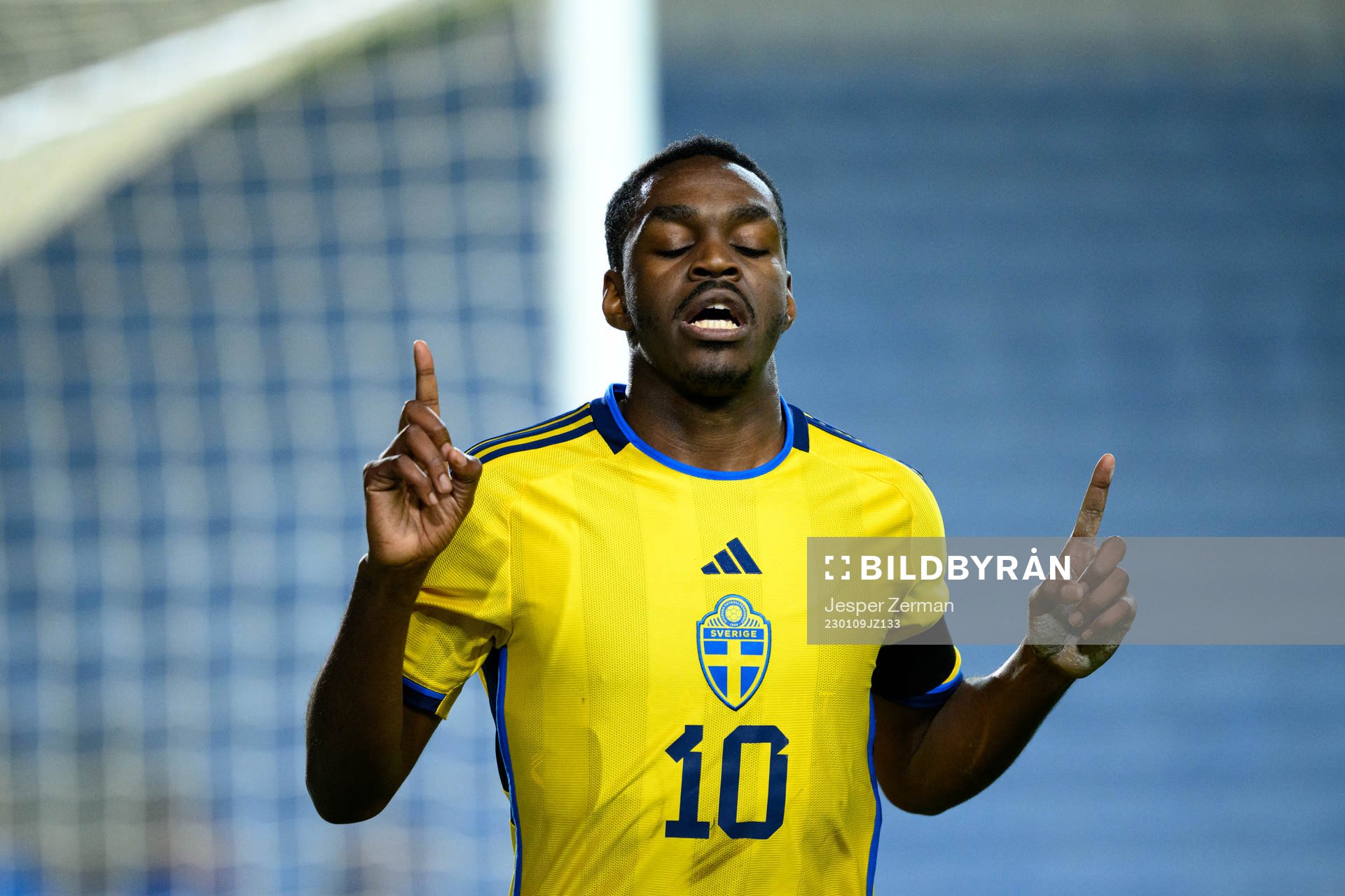 Joel Asoro of Sweden celebrates