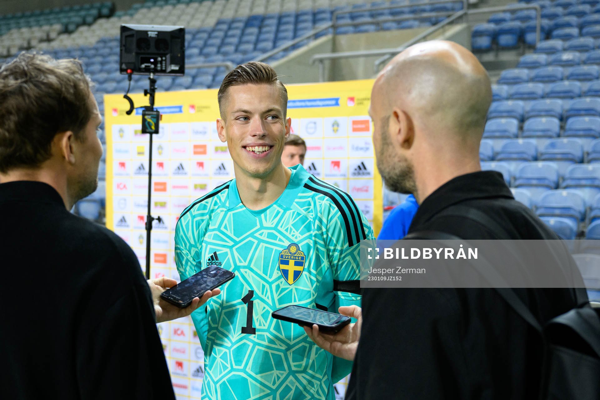 goalkeeper Leopold Wahlstedt of Sweden