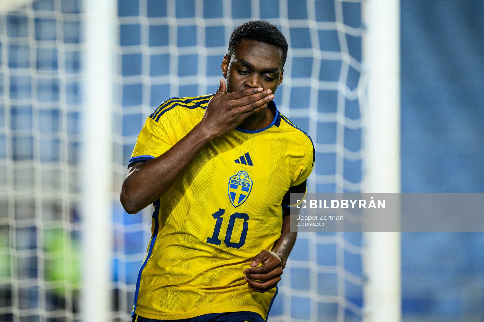 Joel Asoro of Sweden celebrates
