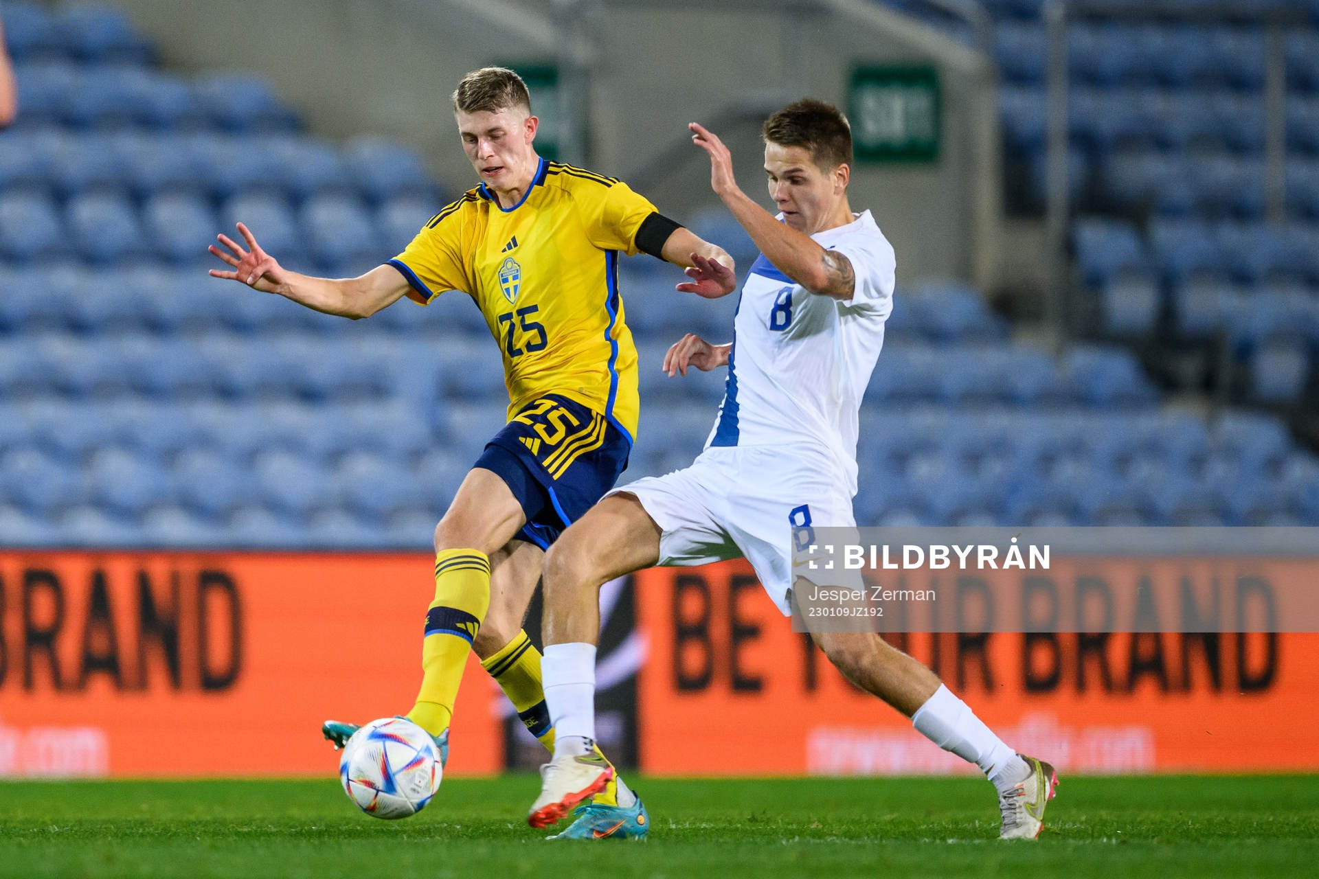 Alexander Bernhardsson of Sweden and Niilo Mäenpää of