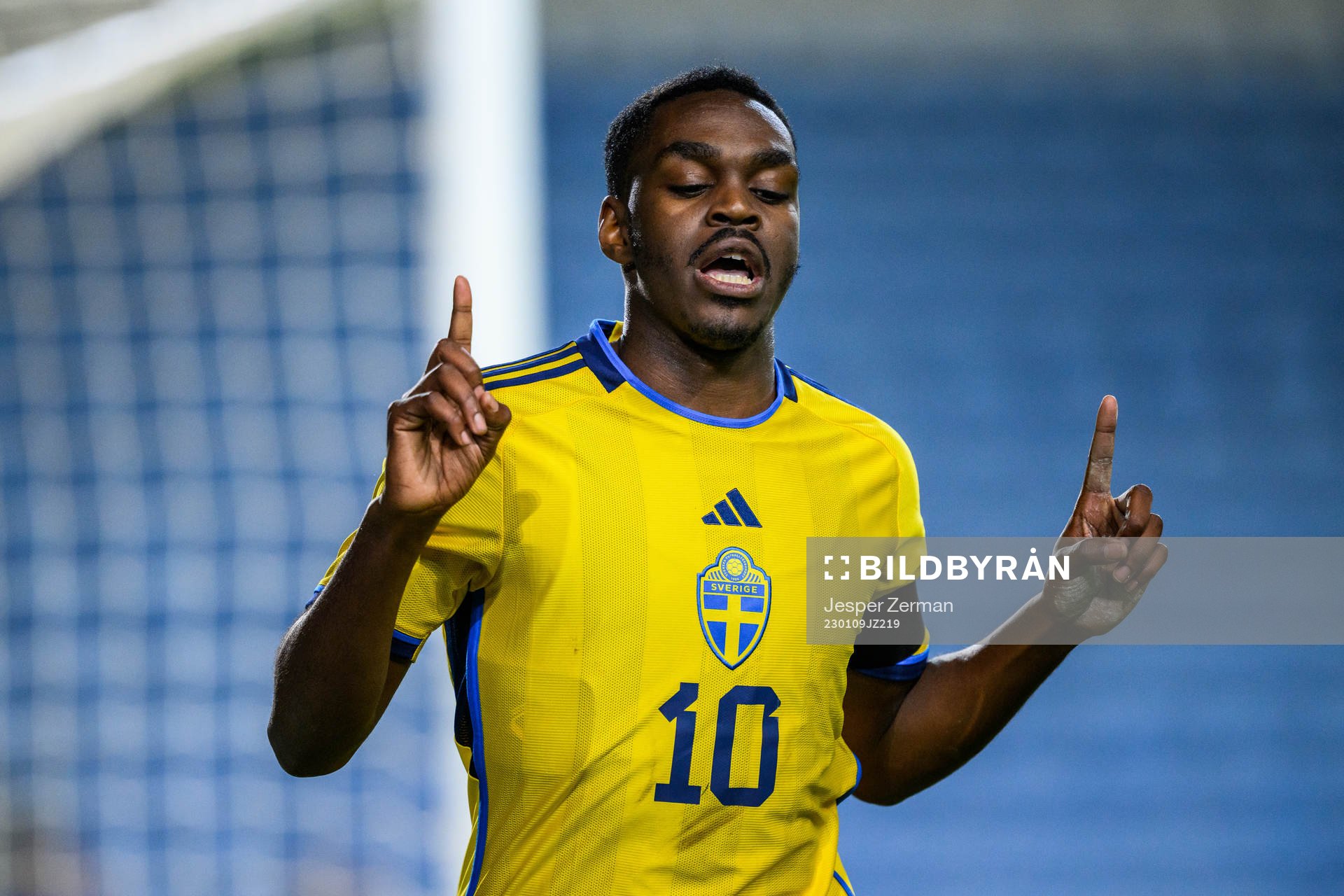 Joel Asoro of Sweden celebrates