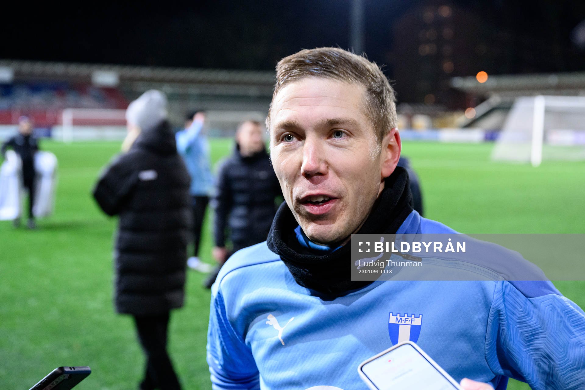 Anton Tinnerholm blir intervjuad