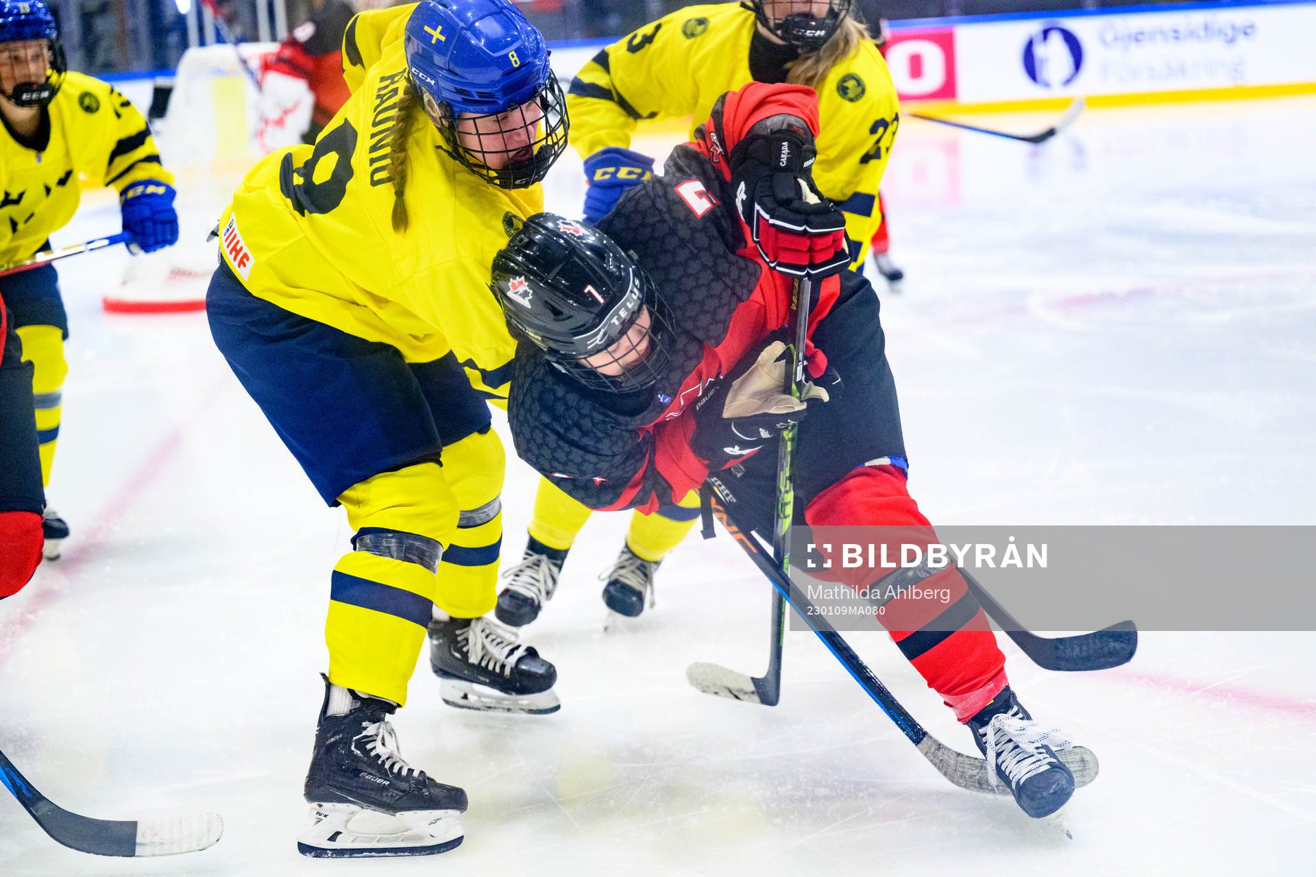 Hilda Svensson of Sweden and Mackenzie Alexander of Canada