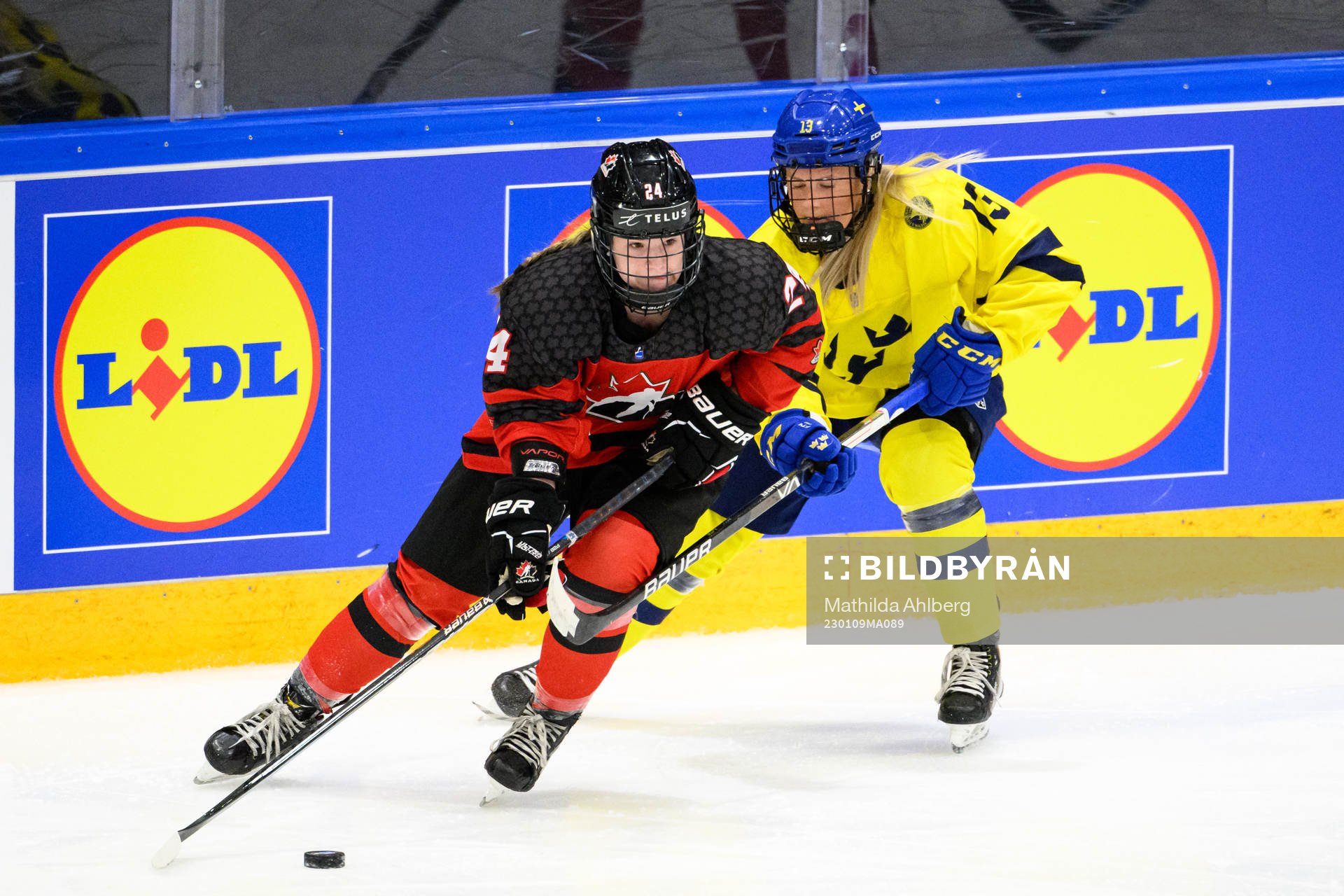 Abby Stonhouse of Canada and Mira Hallin of Sweden