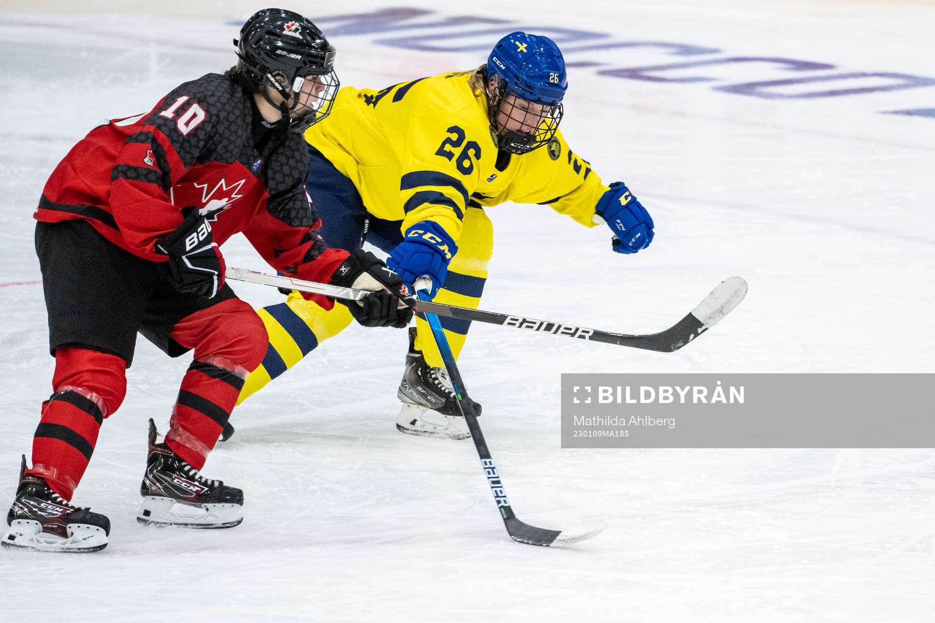 Eloise Caron of Canada and Emma Goding of Sweden