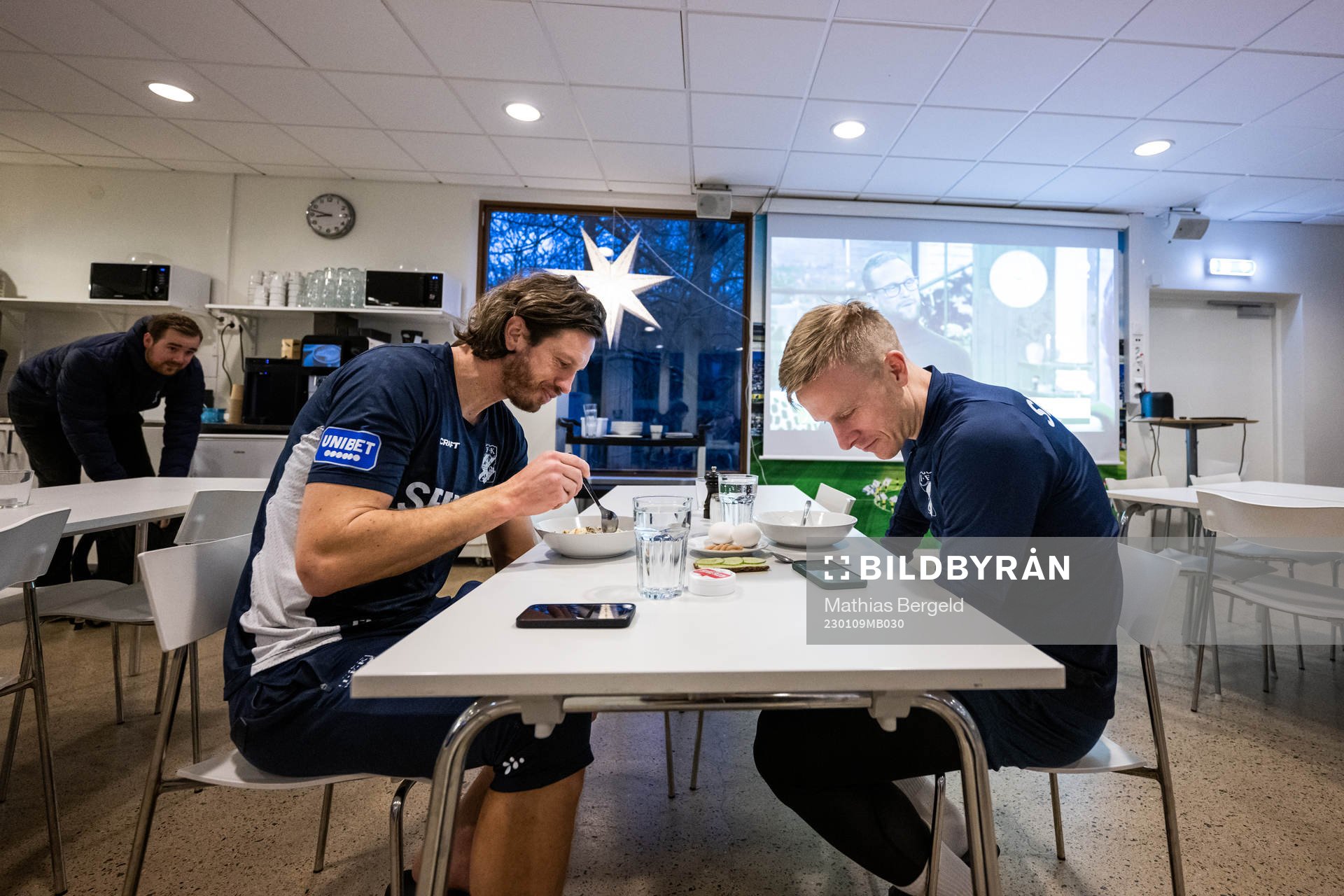 IFK Göteborgs Gustav Svensson och Oscar Wendt äter frukost IFK Göteborgs den 9 januari 2023 i Göteborg. 