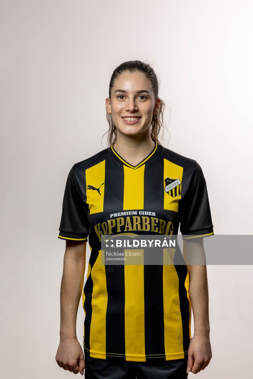 Clarissa Larisey poserar för porträtt i samband med att hon presenteras som nyförvärv av BK Häcken den 9 januari 2023 i Göteborg. 