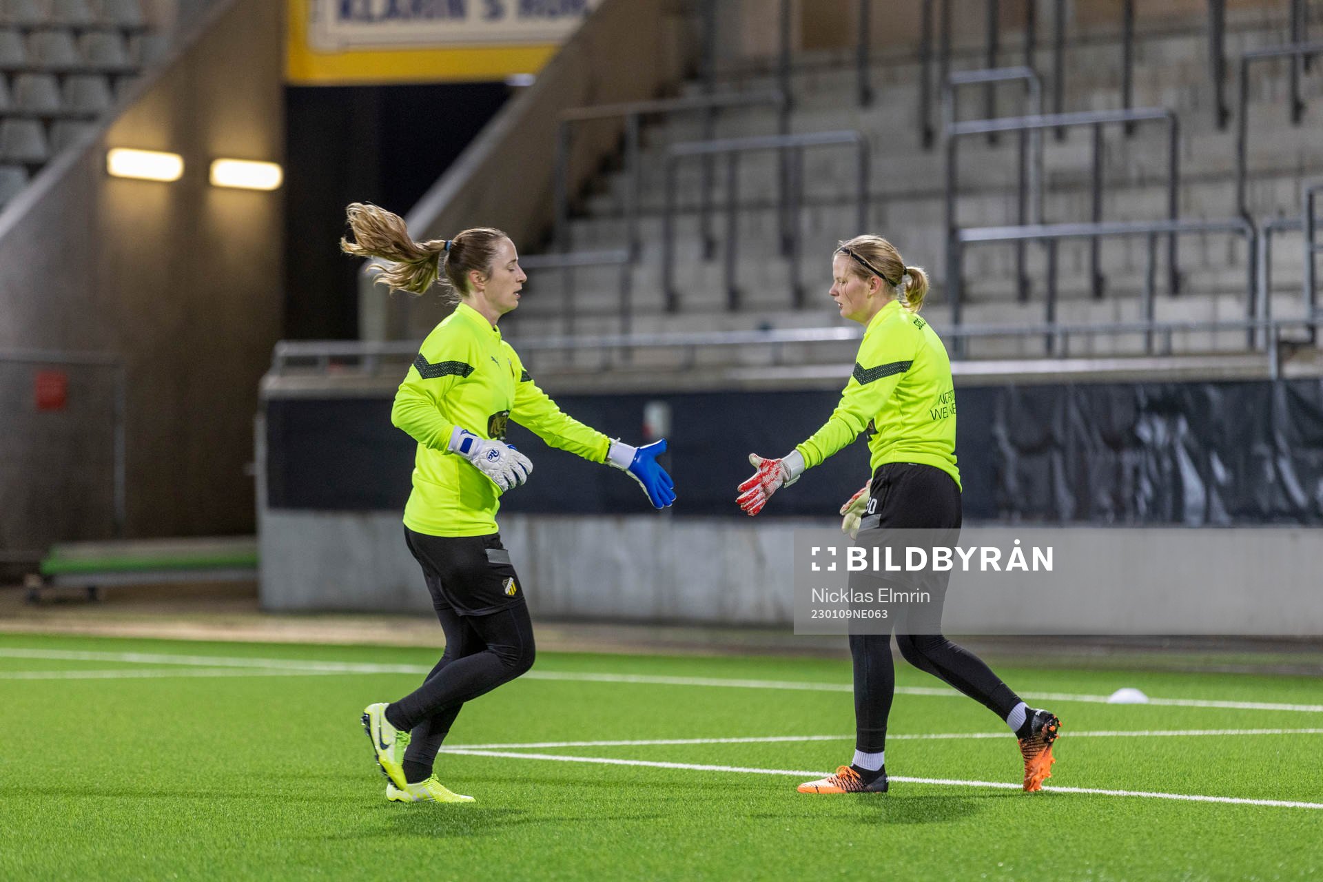 Häcken målvakter Loes Geurts och Kasa Wallehem