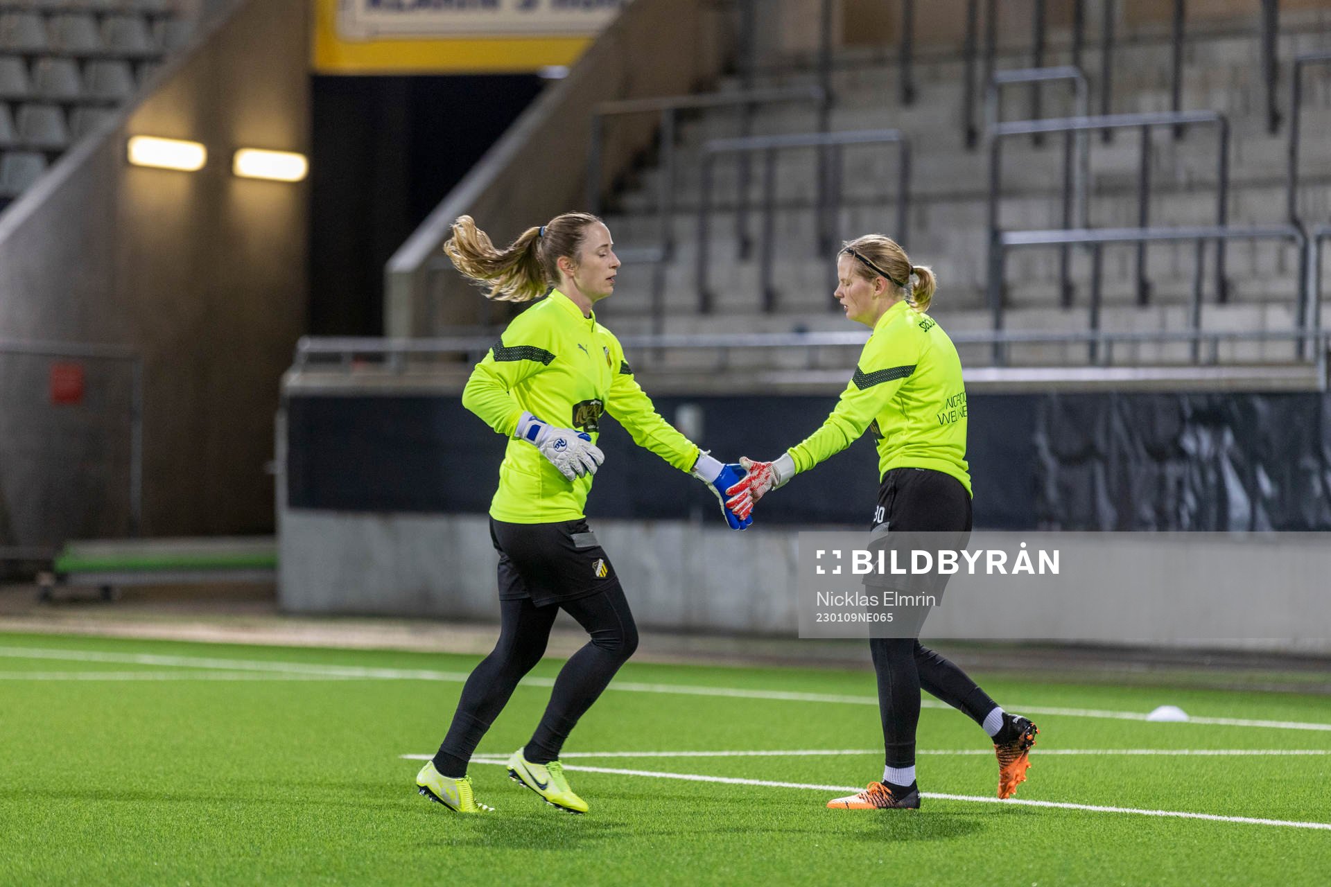 Häcken målvakter Loes Geurts och Kasa Wallehem