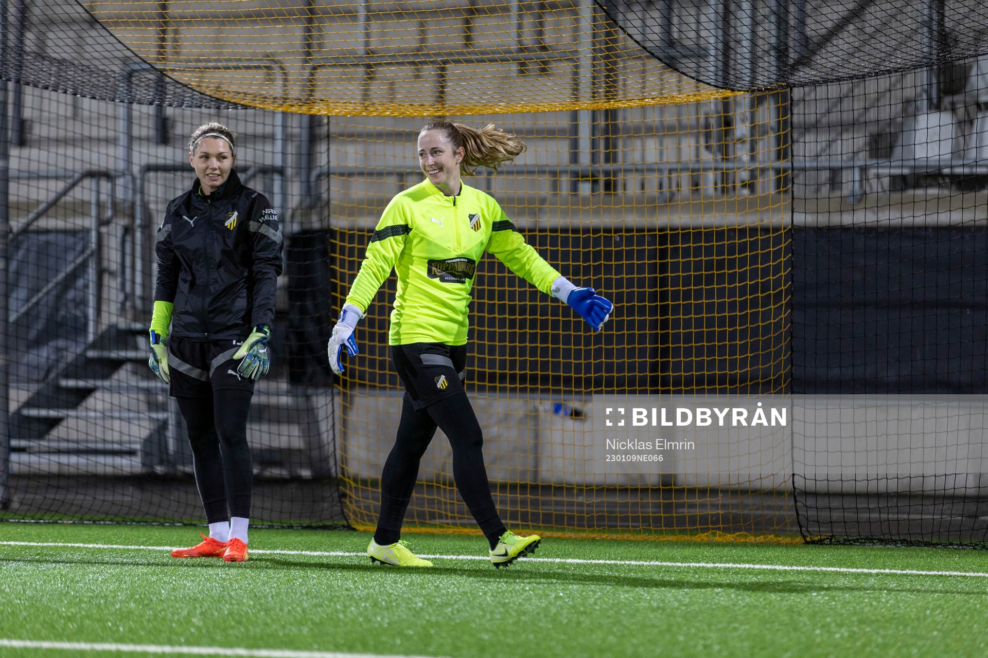 Häcken målvakt Loes Geurts och Jennifer Falk