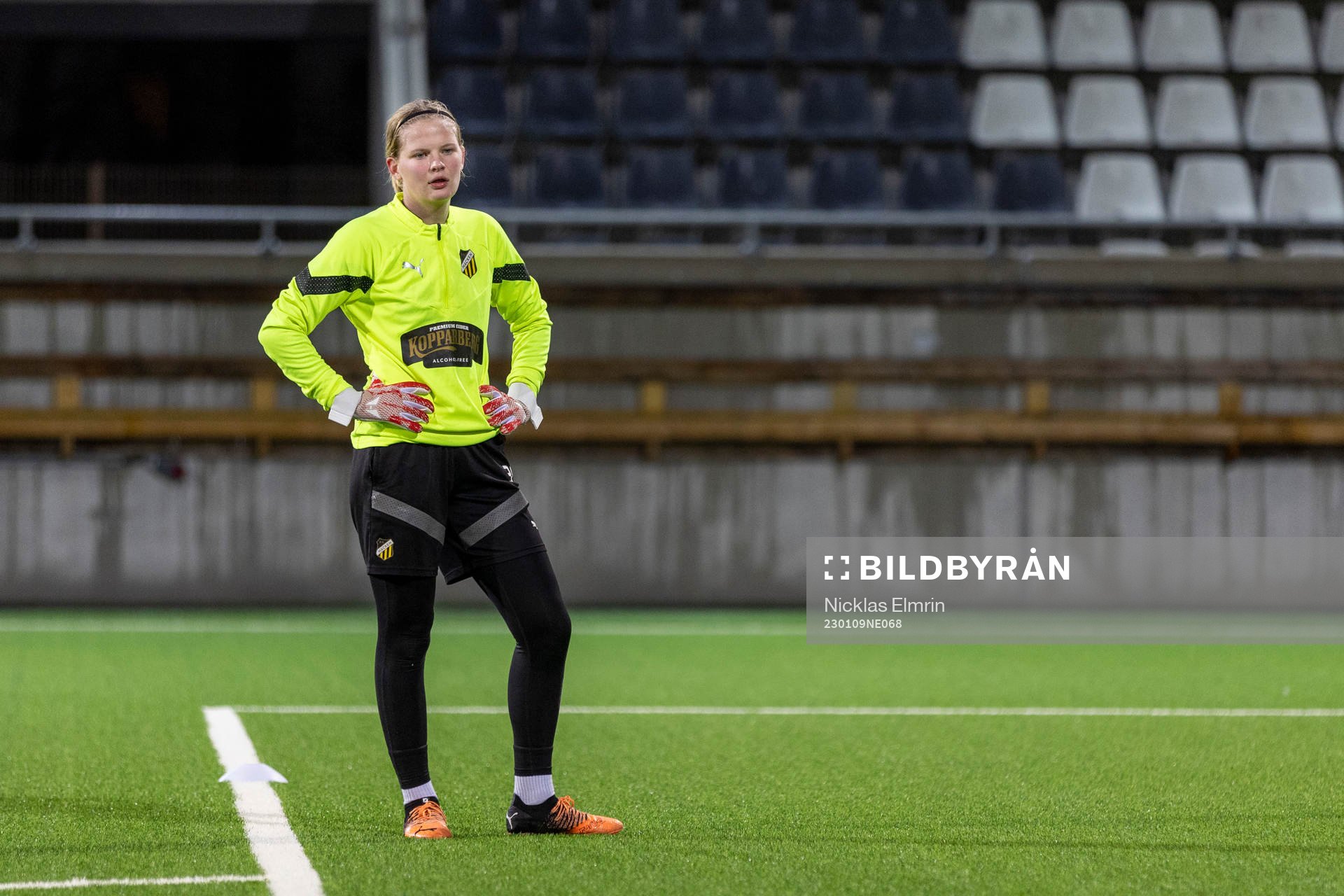 Häckens målvakt Kajsa Wallhem och målvakt Jennifer Falk