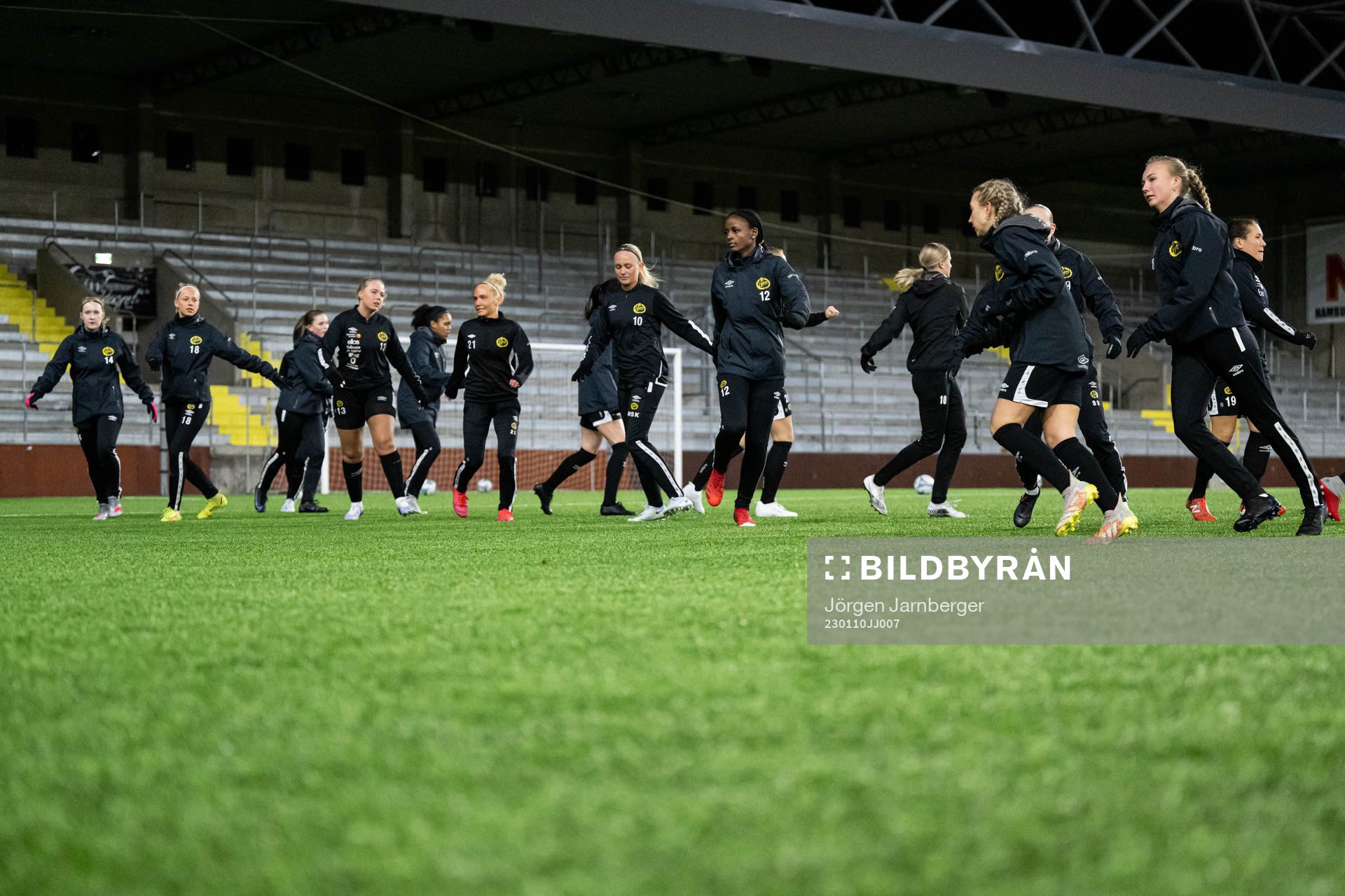 Spelarna värmer upp under en träning med Elfsborg den 10 januari 2023 i Borås. 