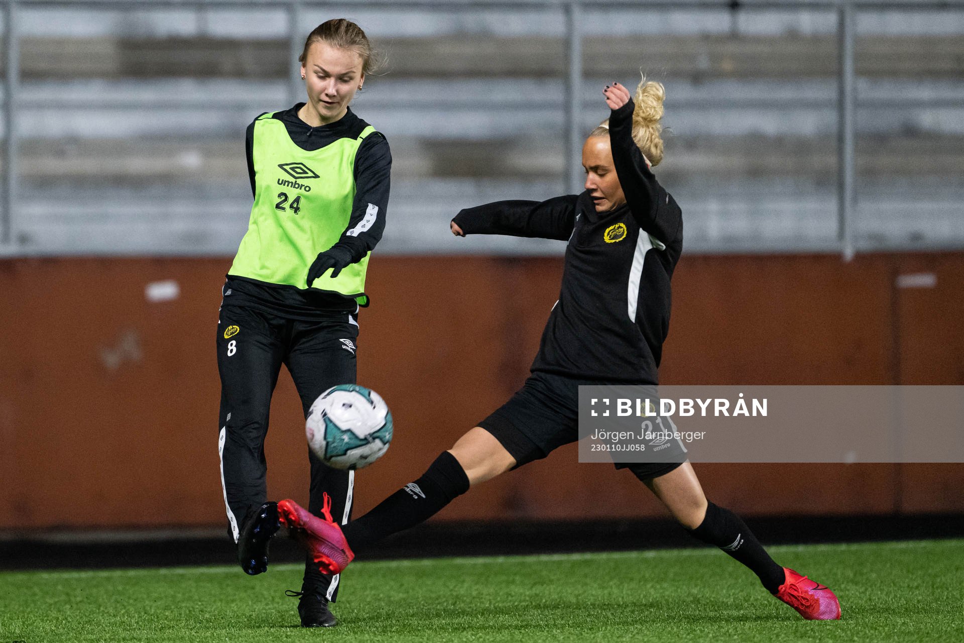 Linn Sångberg och Tea Skoglund