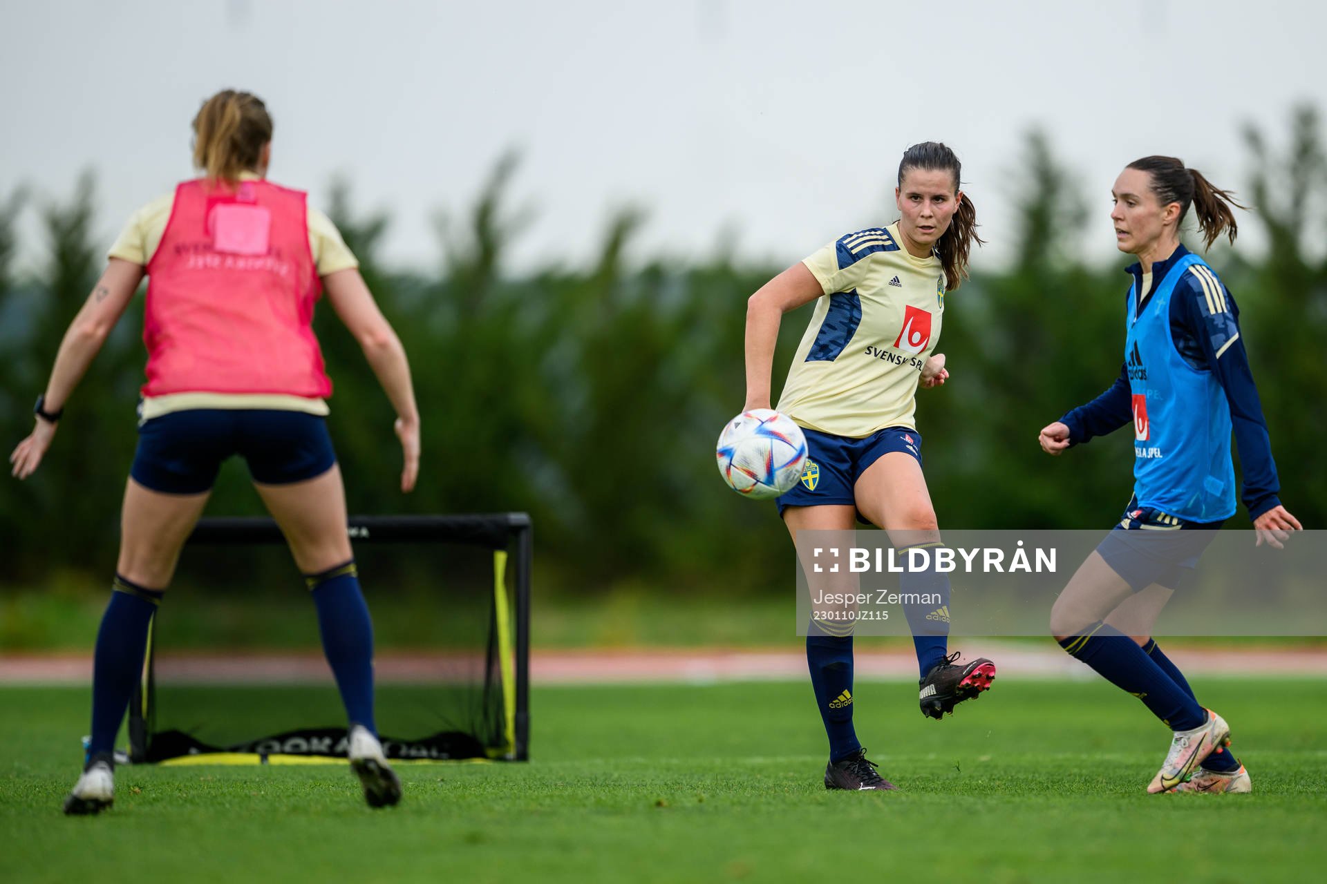 Josefin Harrysson and Felicia Rogic of the Swedish women's