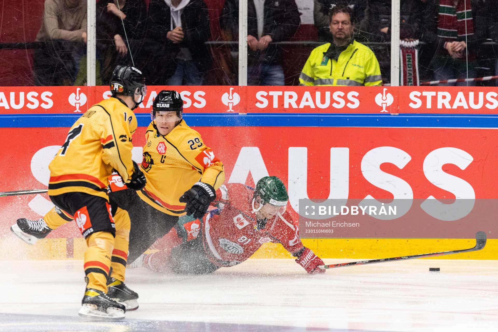 Erik Gustafsson of Luleå and Ryan Lasch of Frölunda